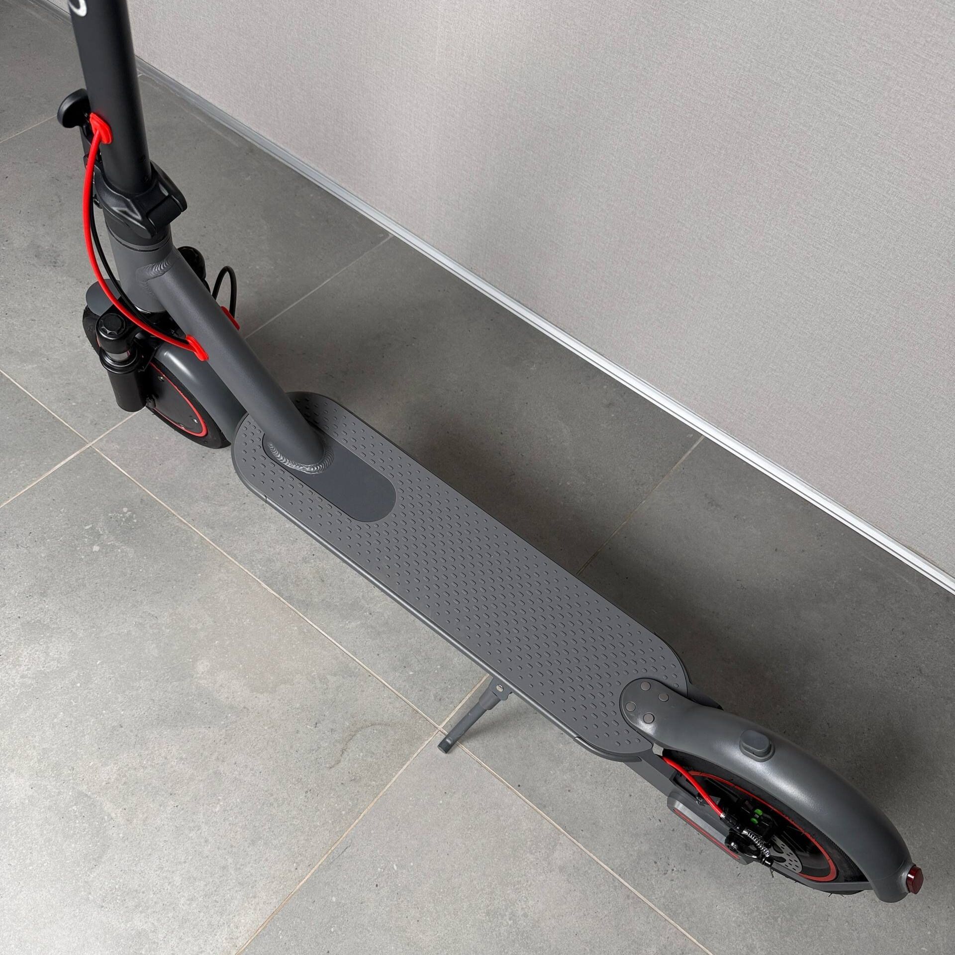 Електросамокат  UMi U8 Pro 600W 36V 13Ah сірий , складний, 8.5" пневматичні колеса, до 30 км/год (2026) 1299 фото