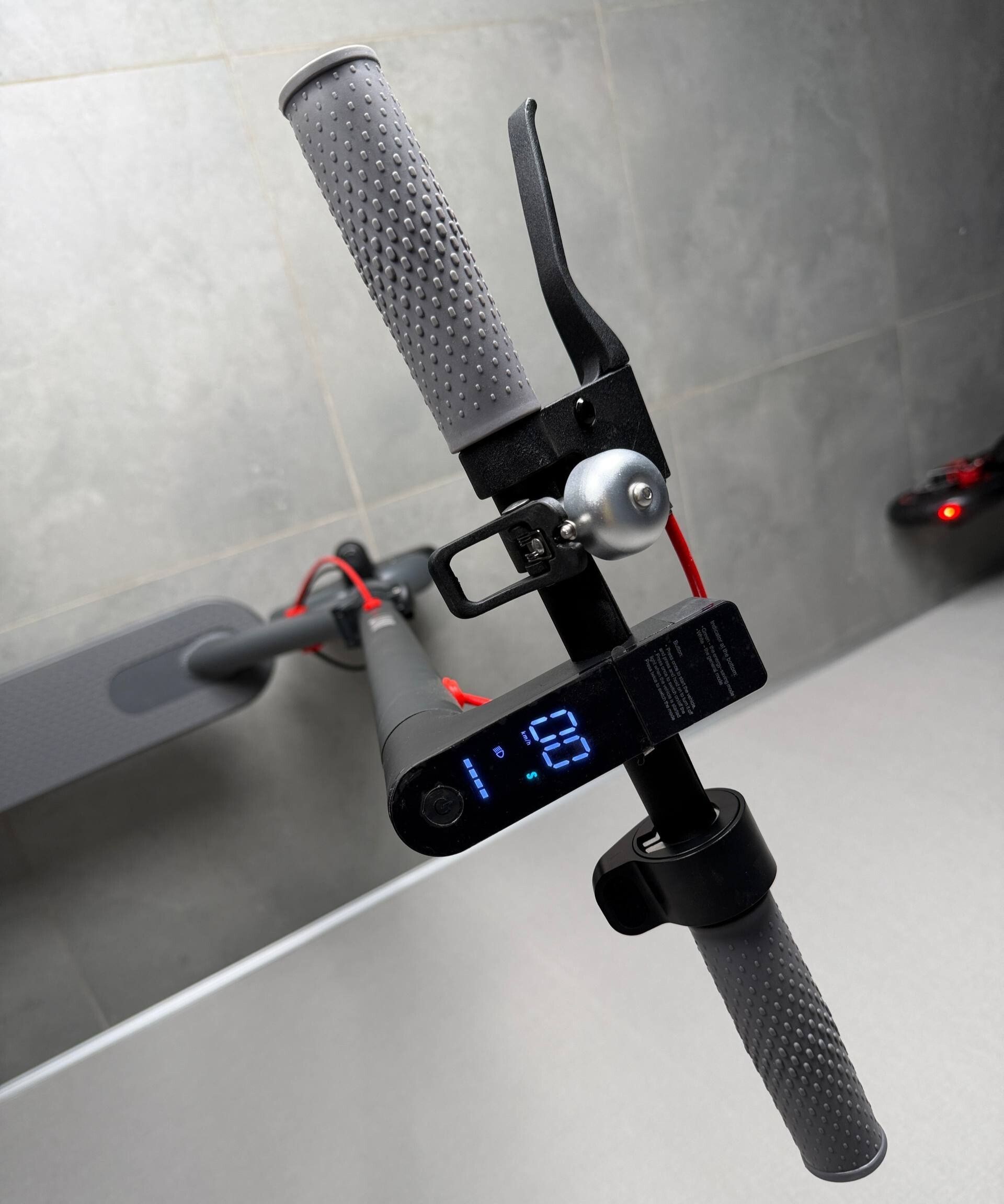 Електросамокат  UMi U8 Pro 600W 36V 13Ah сірий , складний, 8.5" пневматичні колеса, до 30 км/год (2026) 1299 фото