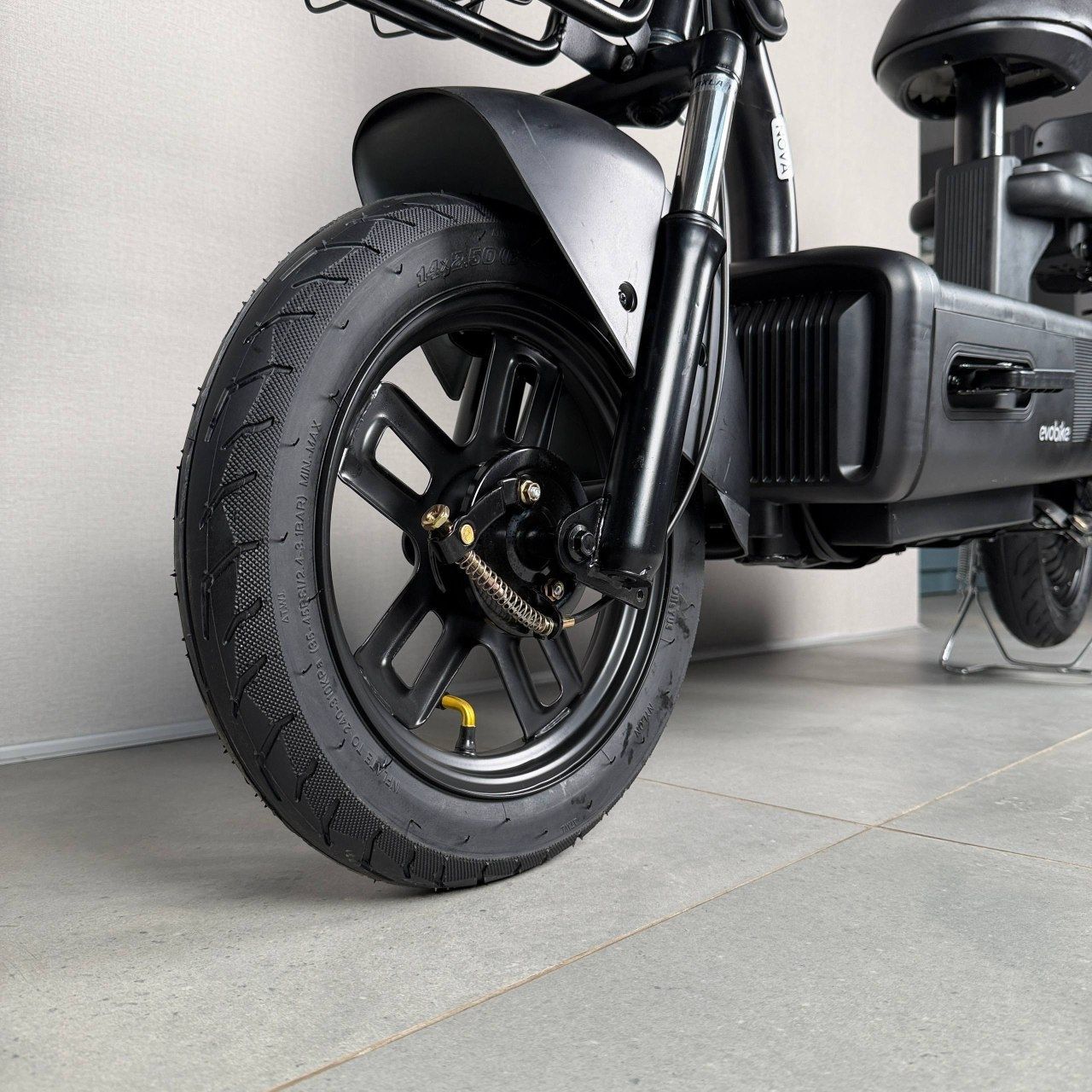 EVOBIKE Nova S 500W 48V 12Ah удобный электровелосипед с 2 сиденьями, корзиной и поворотниками, простой и надежный для города и села, черного цвета 356054 фото