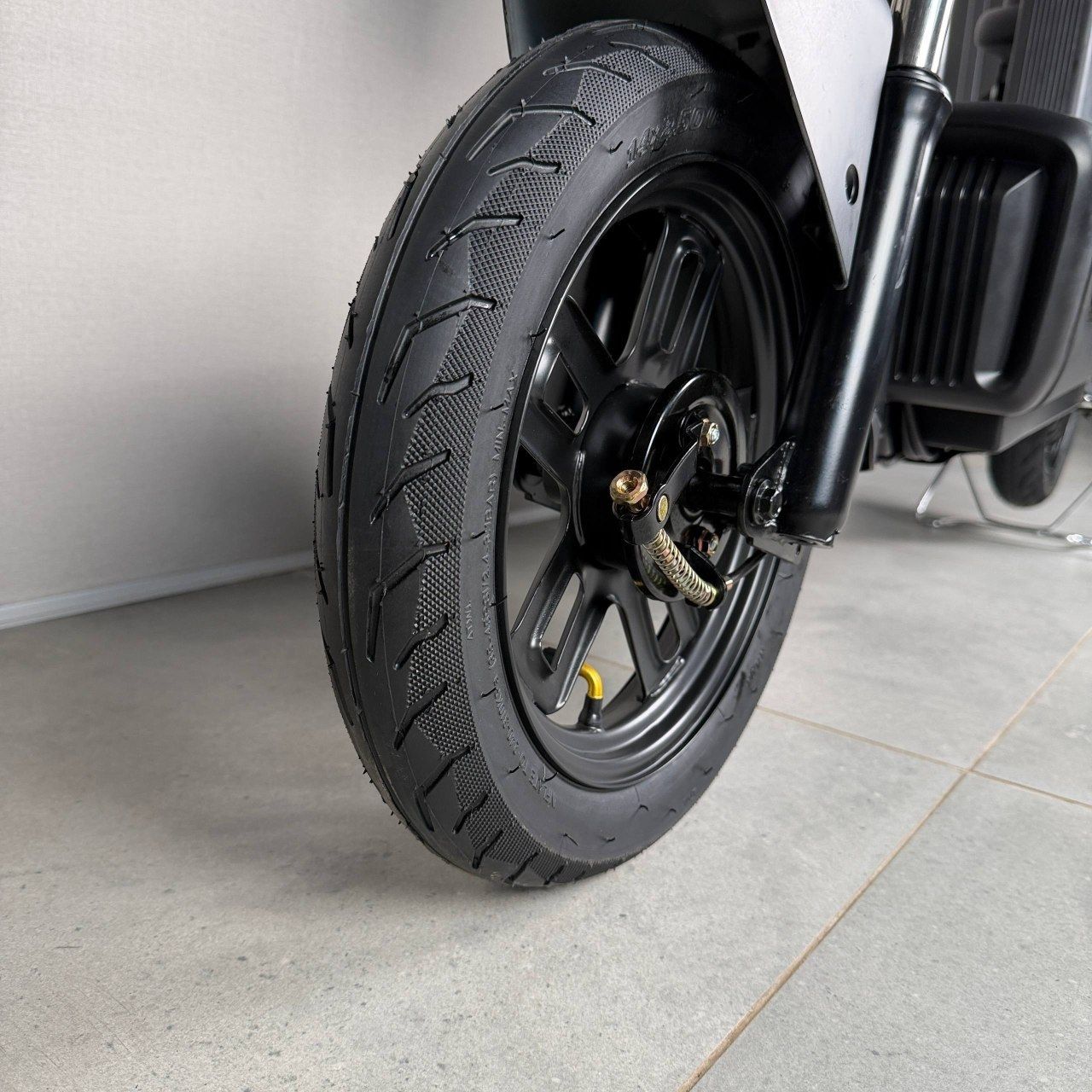 EVOBIKE Nova S 500W 48V 12Ah удобный электровелосипед с 2 сиденьями, корзиной и поворотниками, простой и надежный для города и села, черного цвета 356054 фото