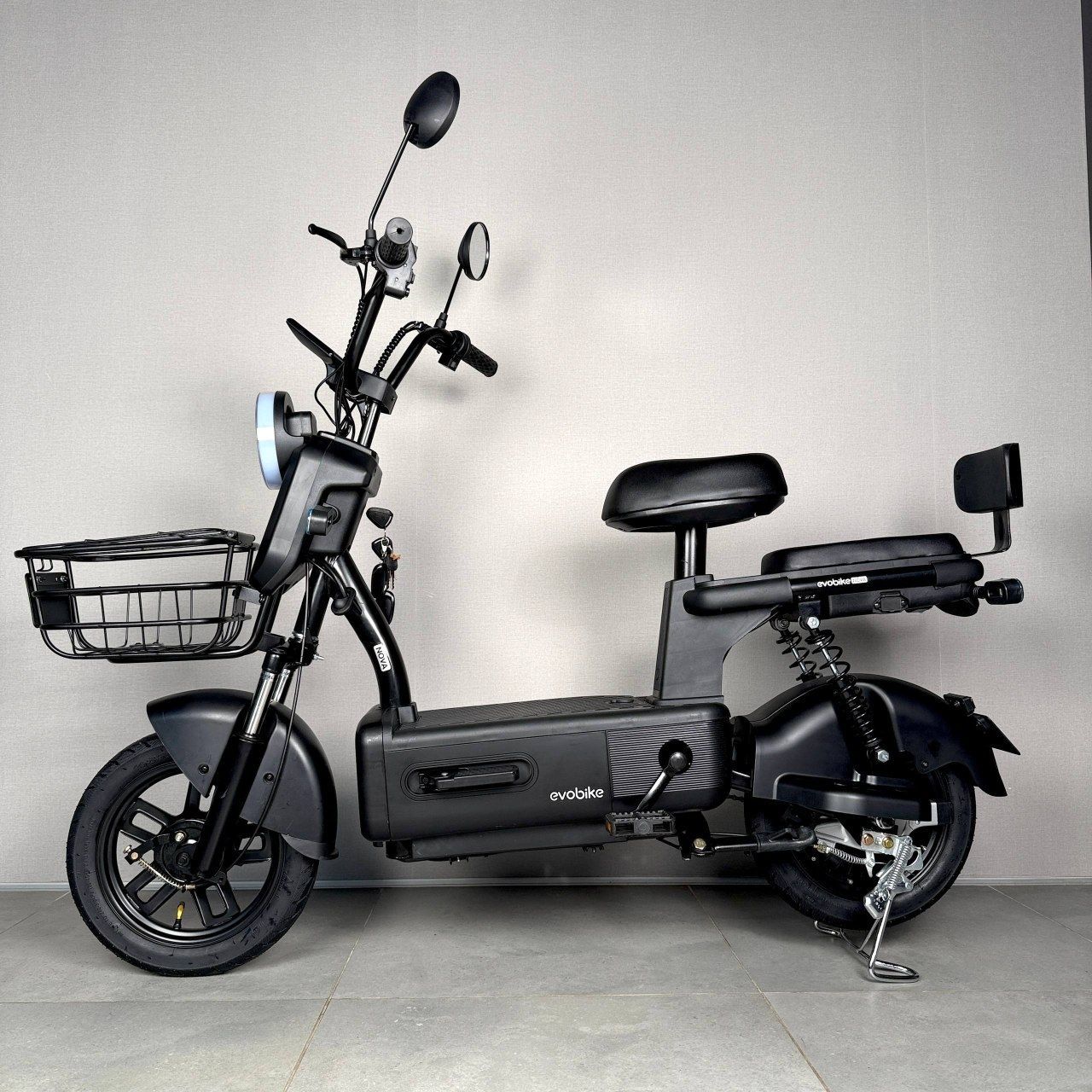 EVOBIKE Nova S 500W городской электровелосипед с пассажирским сиденьем, поворотниками, корзиной и дисплеем, 48V 12Ah (экономичный, до 40 км/ч), черного цвета 1278953 фото