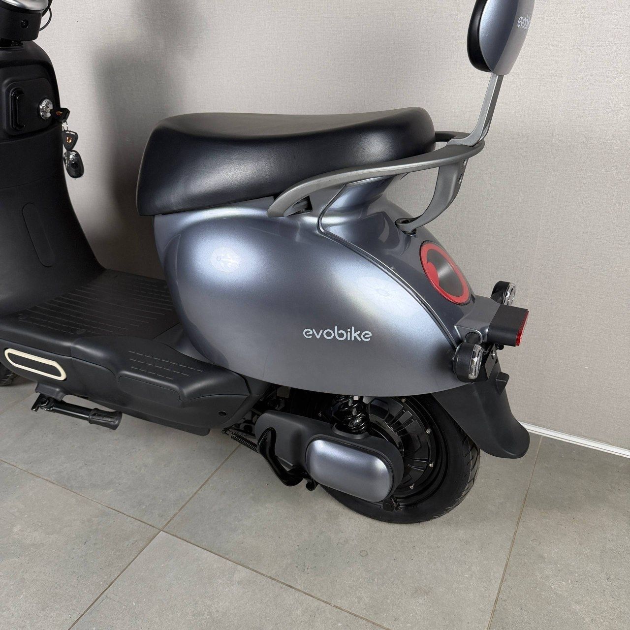 Электровелосипед EVOBIKE UNO Графит Graphene 600W 48V 20Ah 14" -  модель с двойной амортизацией, сигнализацией и LED-дисплеем 56322 фото