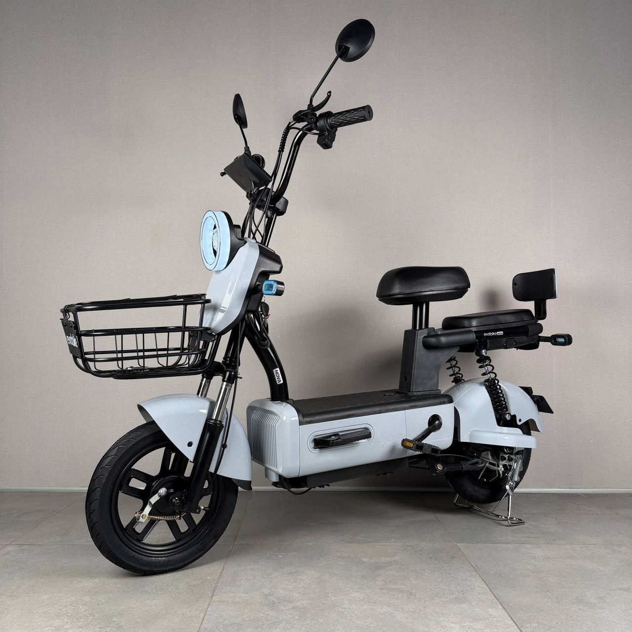 EVOBIKE Nova S 500W 48V 12Ah удобный электровелосипед с 2 сиденьями, корзиной и поворотниками, простой и надежный для города и села, светло-серый глянец 569076 фото