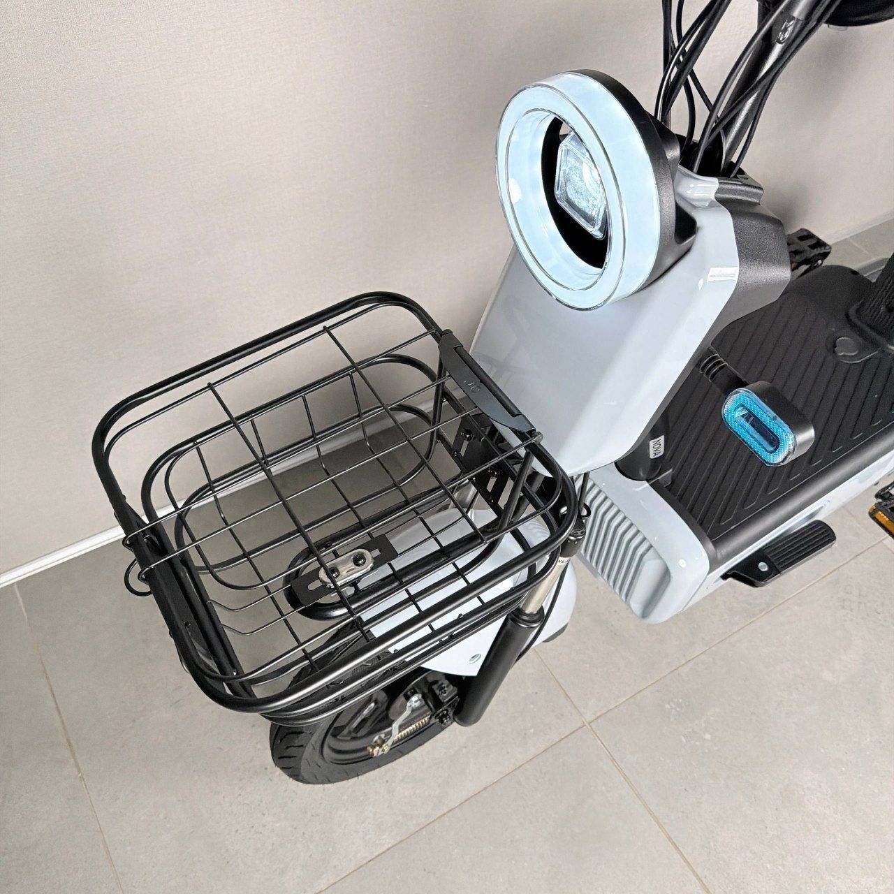 EVOBIKE Nova S 500W 48V 12Ah удобный электровелосипед с 2 сиденьями, корзиной и поворотниками, простой и надежный для города и села, светло-серый глянец 569076 фото