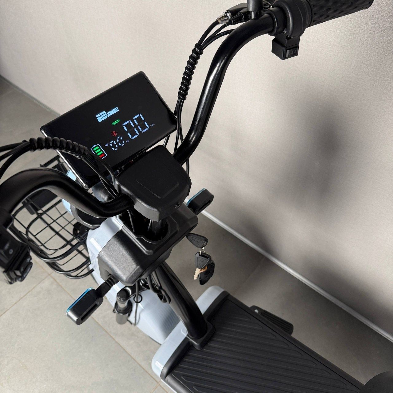 EVOBIKE Nova S 500W 48V 12Ah удобный электровелосипед с 2 сиденьями, корзиной и поворотниками, простой и надежный для города и села, светло-серый глянец 569076 фото
