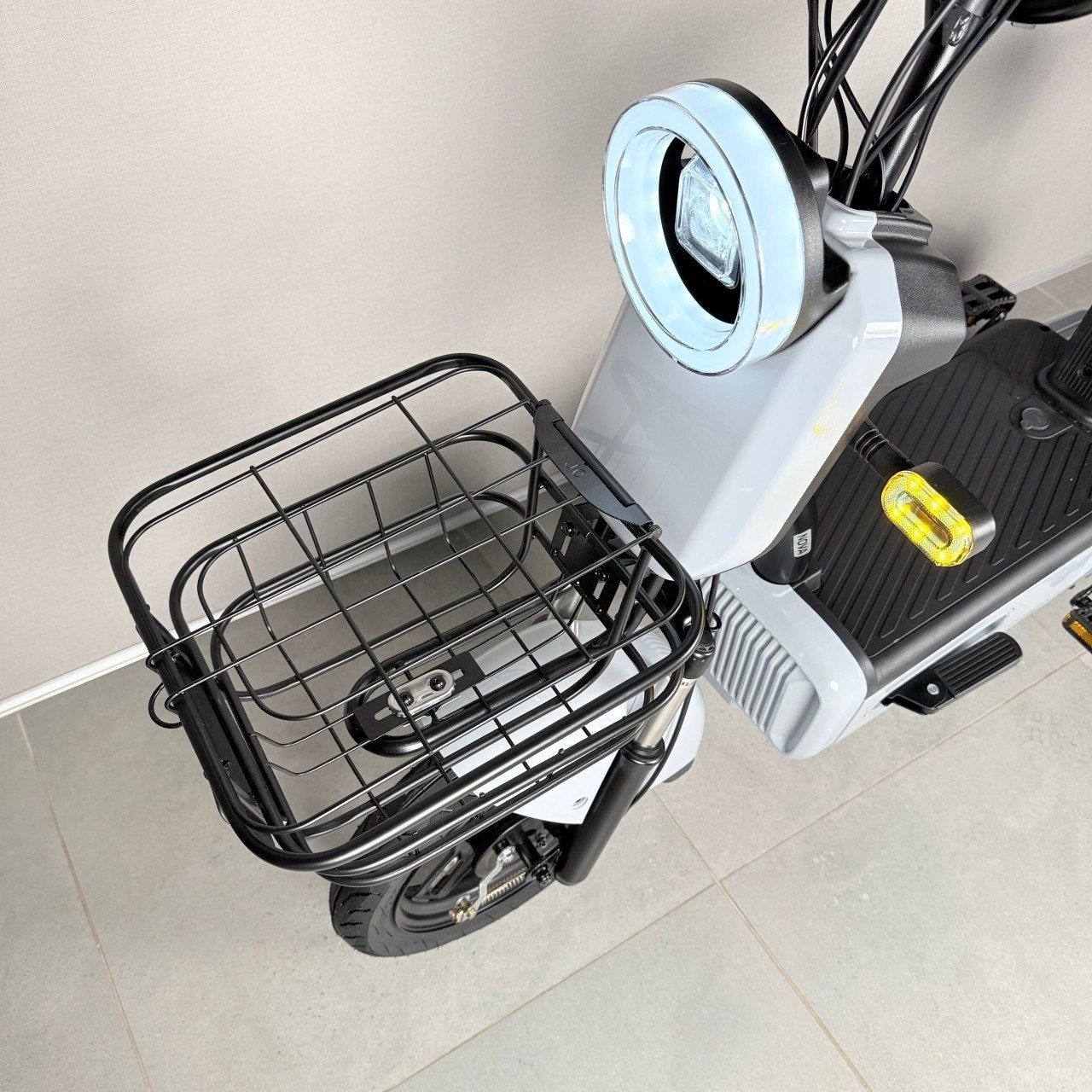 EVOBIKE Nova S 500W 48V 12Ah удобный электровелосипед с 2 сиденьями, корзиной и поворотниками, простой и надежный для города и села, светло-серый глянец 569076 фото
