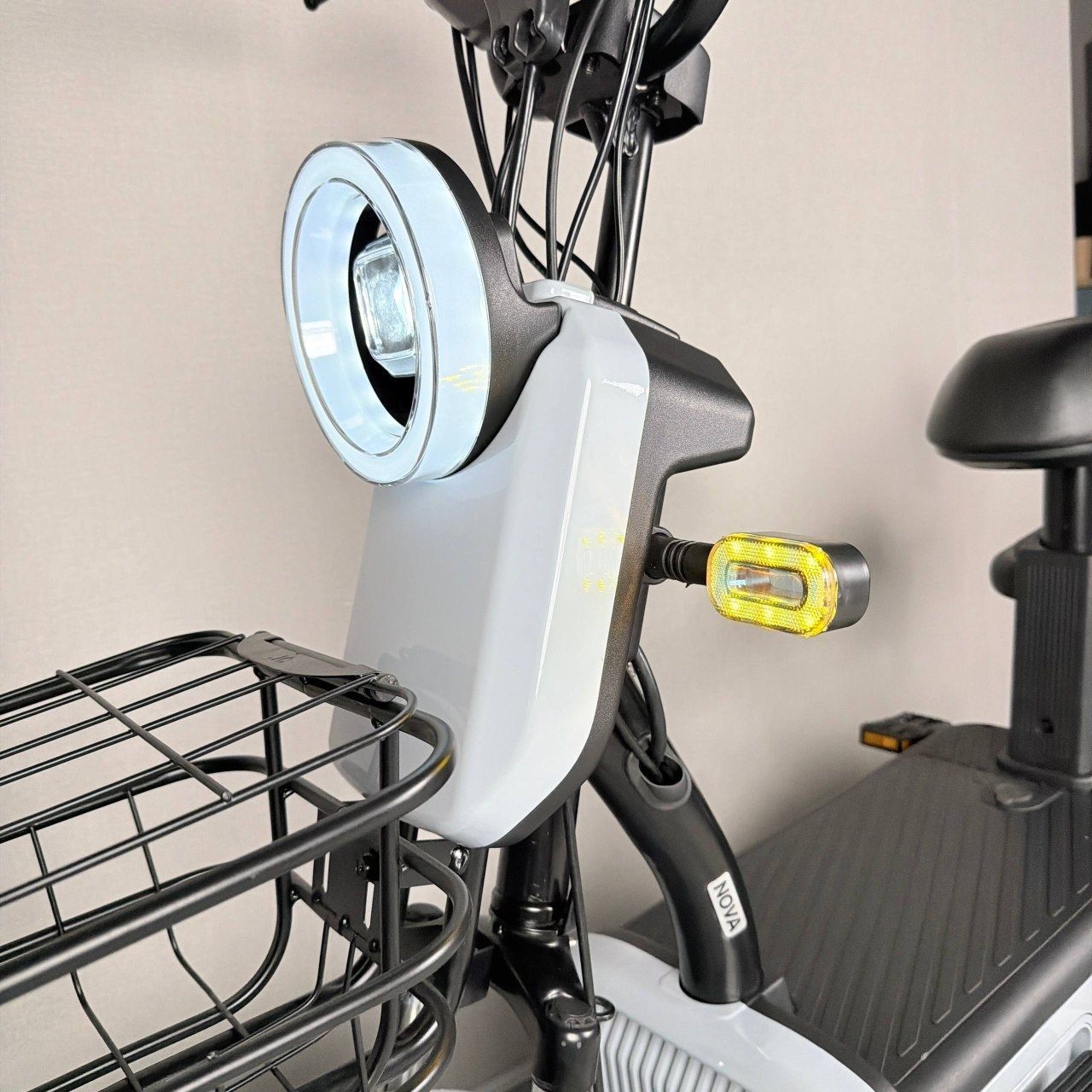 EVOBIKE Nova S 500W 48V 12Ah удобный электровелосипед с 2 сиденьями, корзиной и поворотниками, простой и надежный для города и села, светло-серый глянец 569076 фото