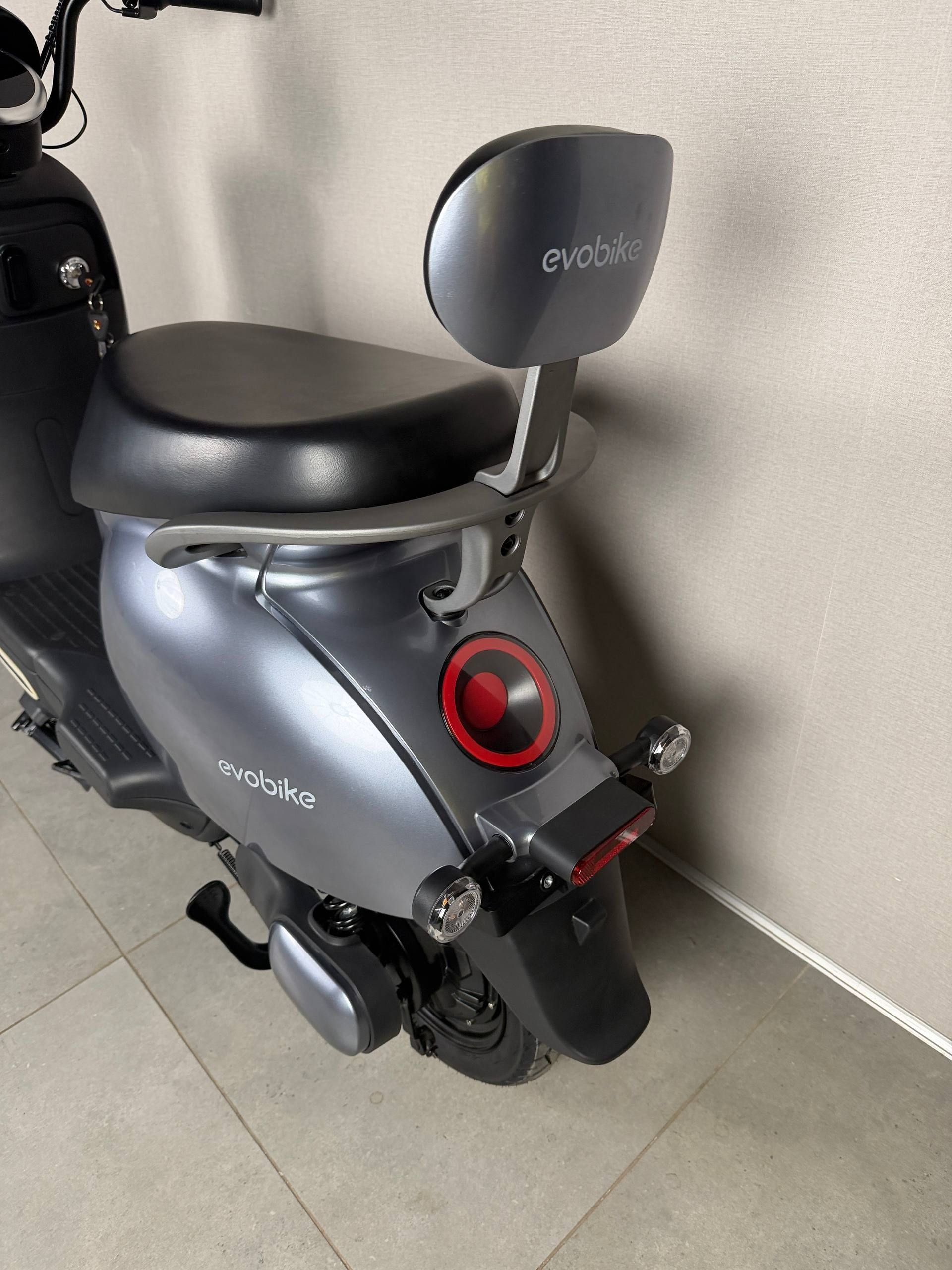 Электровелосипед EVOBIKE UNO Графит Graphene 600W 48V 20Ah 14" -  модель с двойной амортизацией, сигнализацией и LED-дисплеем 56322 фото