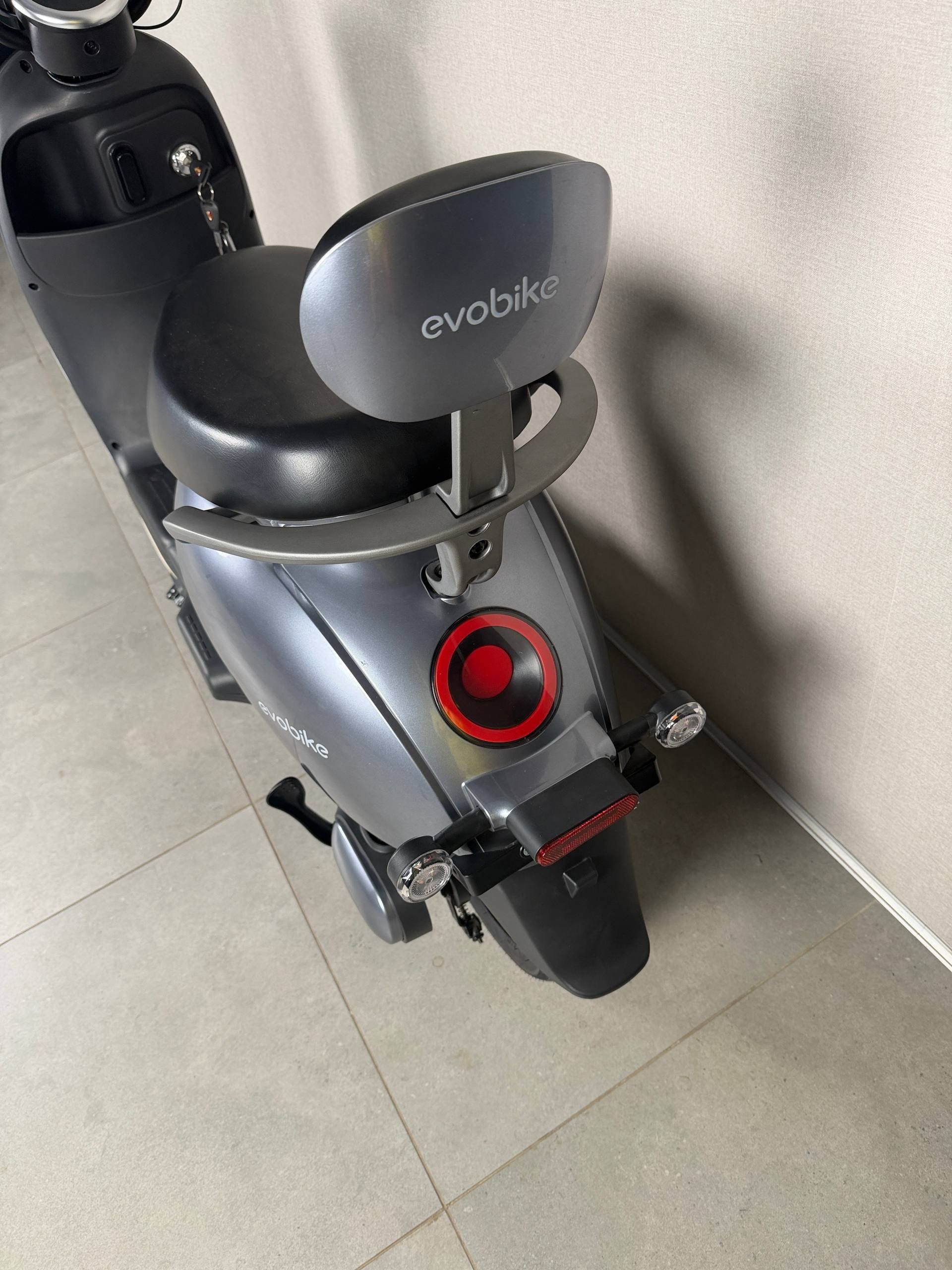 Электровелосипед EVOBIKE UNO Графит Graphene 600W 48V 20Ah 14" -  модель с двойной амортизацией, сигнализацией и LED-дисплеем 56322 фото