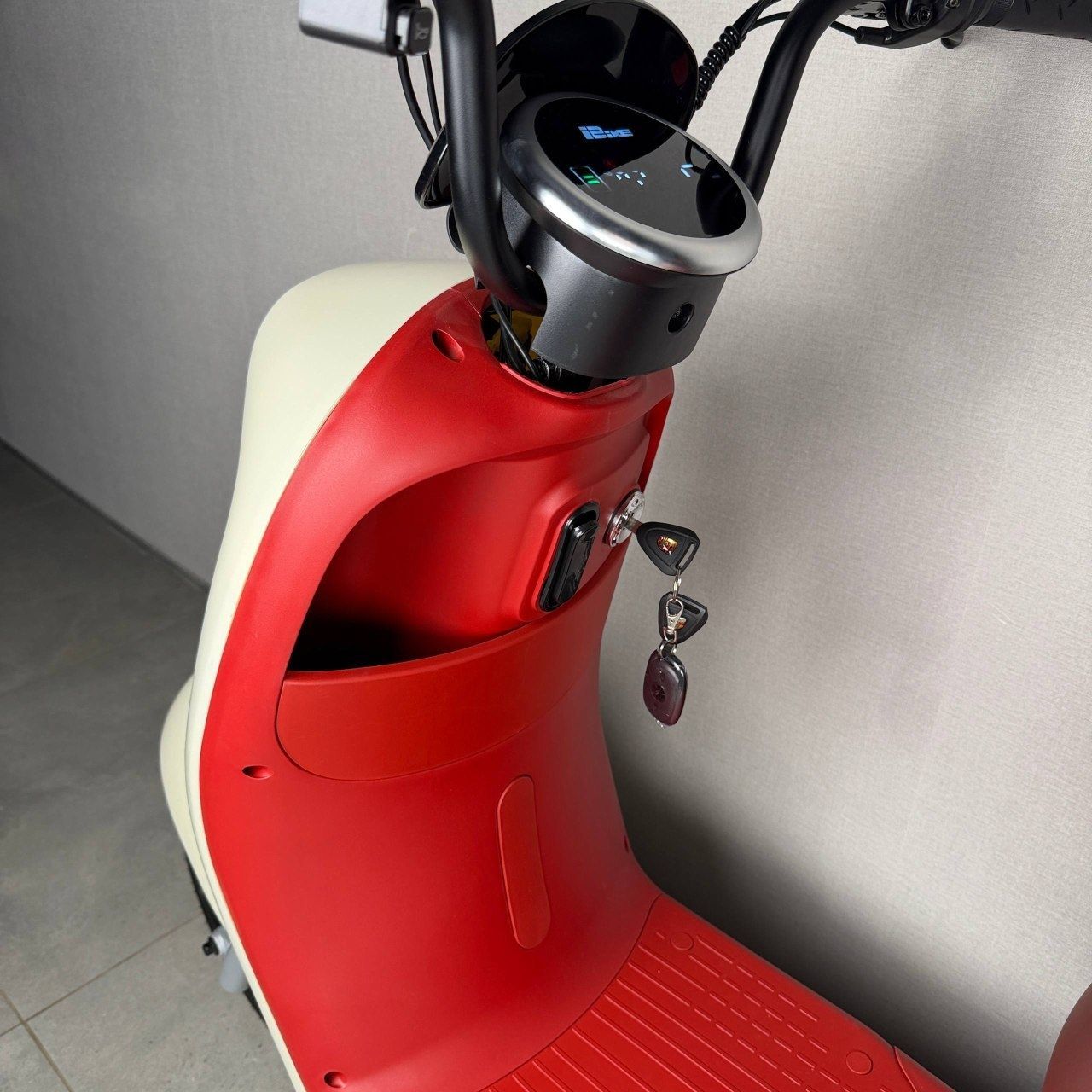 Электровелосипед EVOBIKE UNO молочный Graphene 600W 48V 20Ah 14" &mdash; модель с двойной амортизацией, сигнализацией и LED-дисплеем 56323 фото