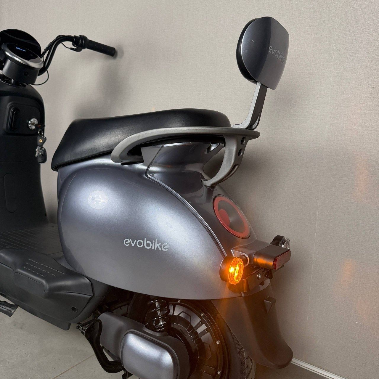 Электровелосипед EVOBIKE UNO Графит в стиле ретро 600W 48V 20Ah Graphene 14" с сигнализацией и амортизацией 48944 фото