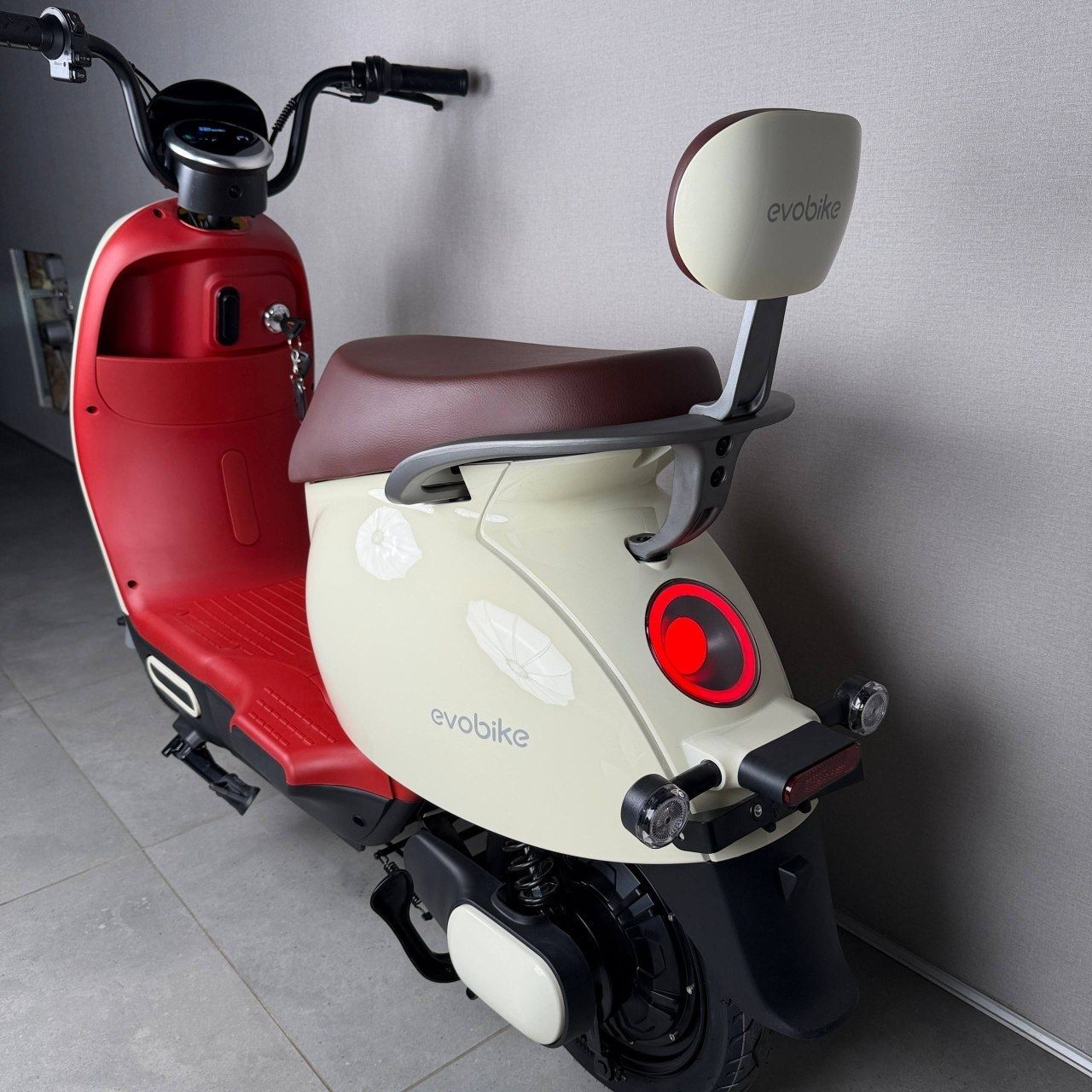 Электровелосипед EVOBIKE UNO молочный в ретро стиле 600W 48V 20Ah Graphene 14" с сигнализацией и амортизацией 48945 фото