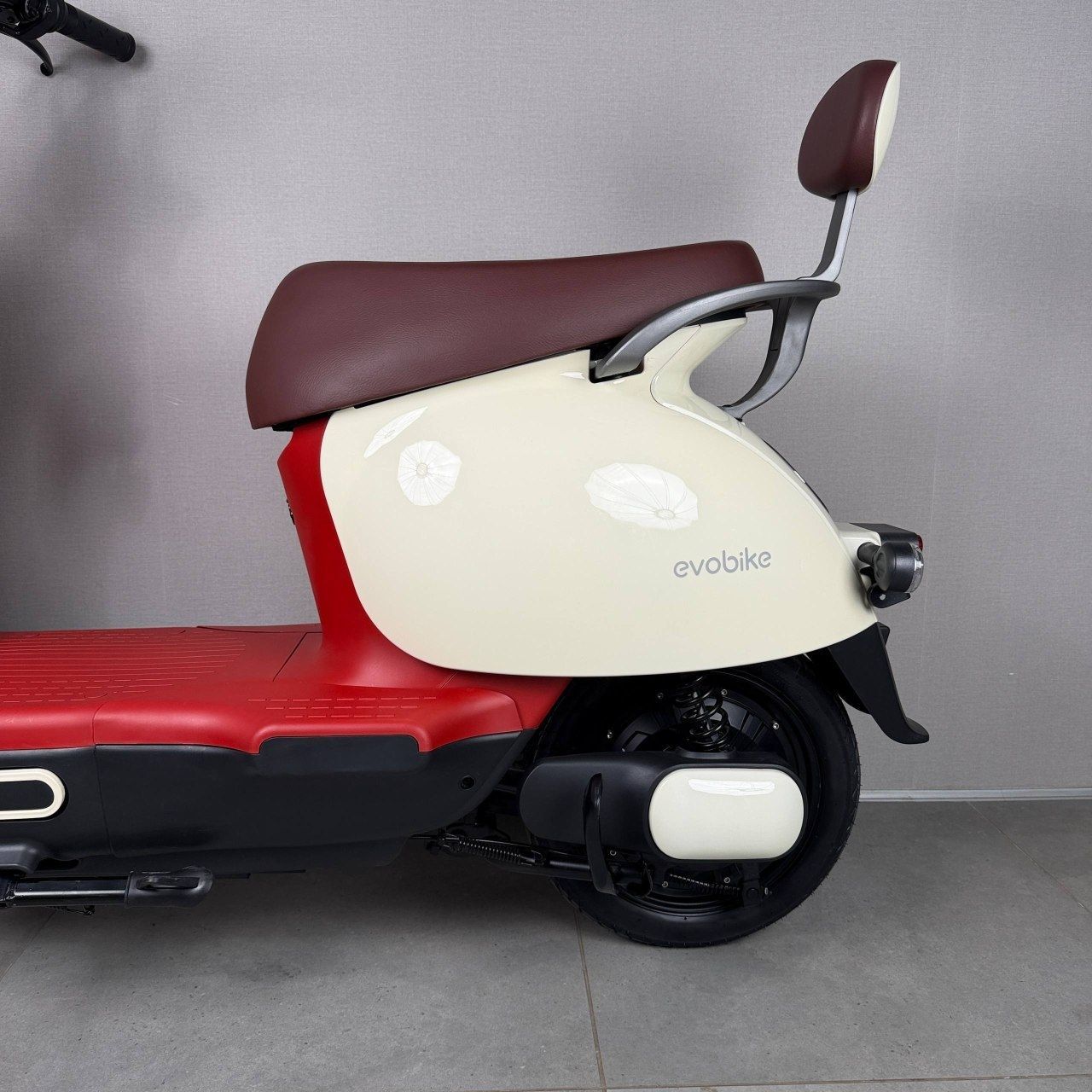 Электровелосипед EVOBIKE UNO молочный в ретро стиле 600W 48V 20Ah Graphene 14" с сигнализацией и амортизацией 48945 фото