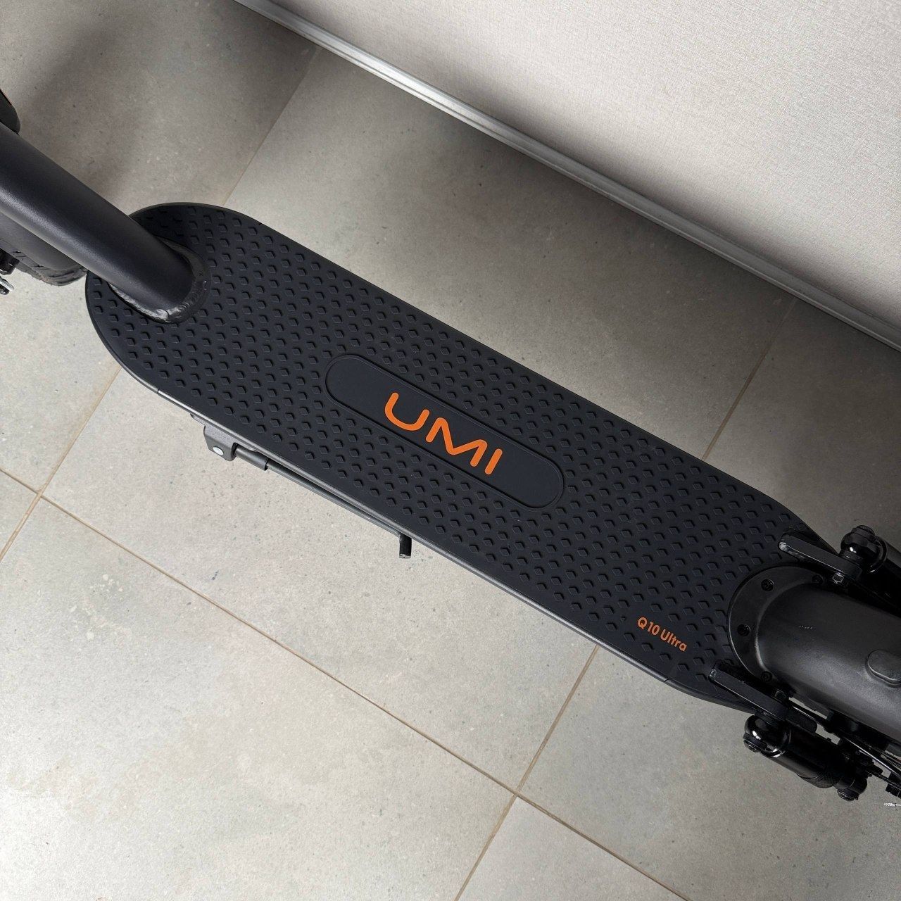 Електросамокат UMI Q10 Ultra 800W 48V 18Ah 10.5" зі складаною алюмінієвою рамою, інформативним LCD-дисплеєм, Bluetooth, передньою та задньою амортизацією, передніми і задніми поворотниками та дисковими гальмами 18108 фото