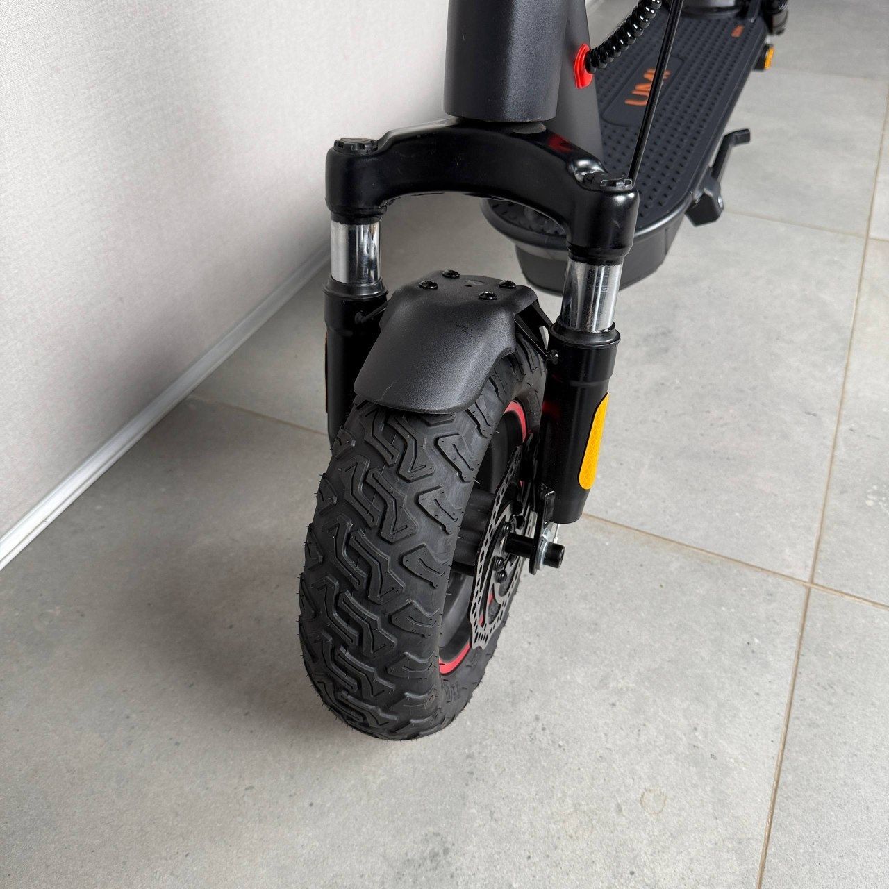 Електросамокат UMI Q10 Ultra 800W 48V 18Ah 10.5" зі складаною алюмінієвою рамою, інформативним LCD-дисплеєм, Bluetooth, передньою та задньою амортизацією, передніми і задніми поворотниками та дисковими гальмами 18108 фото