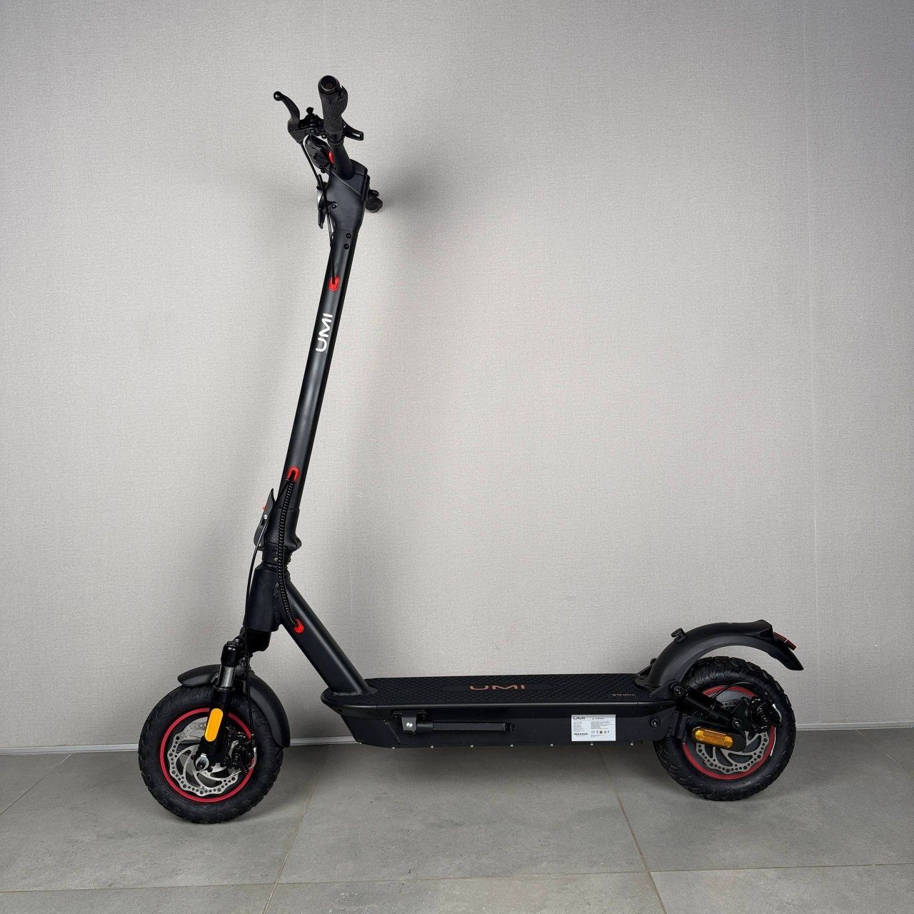 Електросамокат UMI Q10 Ultra 800W 48V 18Ah 10.5" зі складаною алюмінієвою рамою, інформативним LCD-дисплеєм, Bluetooth, передньою та задньою амортизацією, передніми і задніми поворотниками та дисковими гальмами 18108 фото