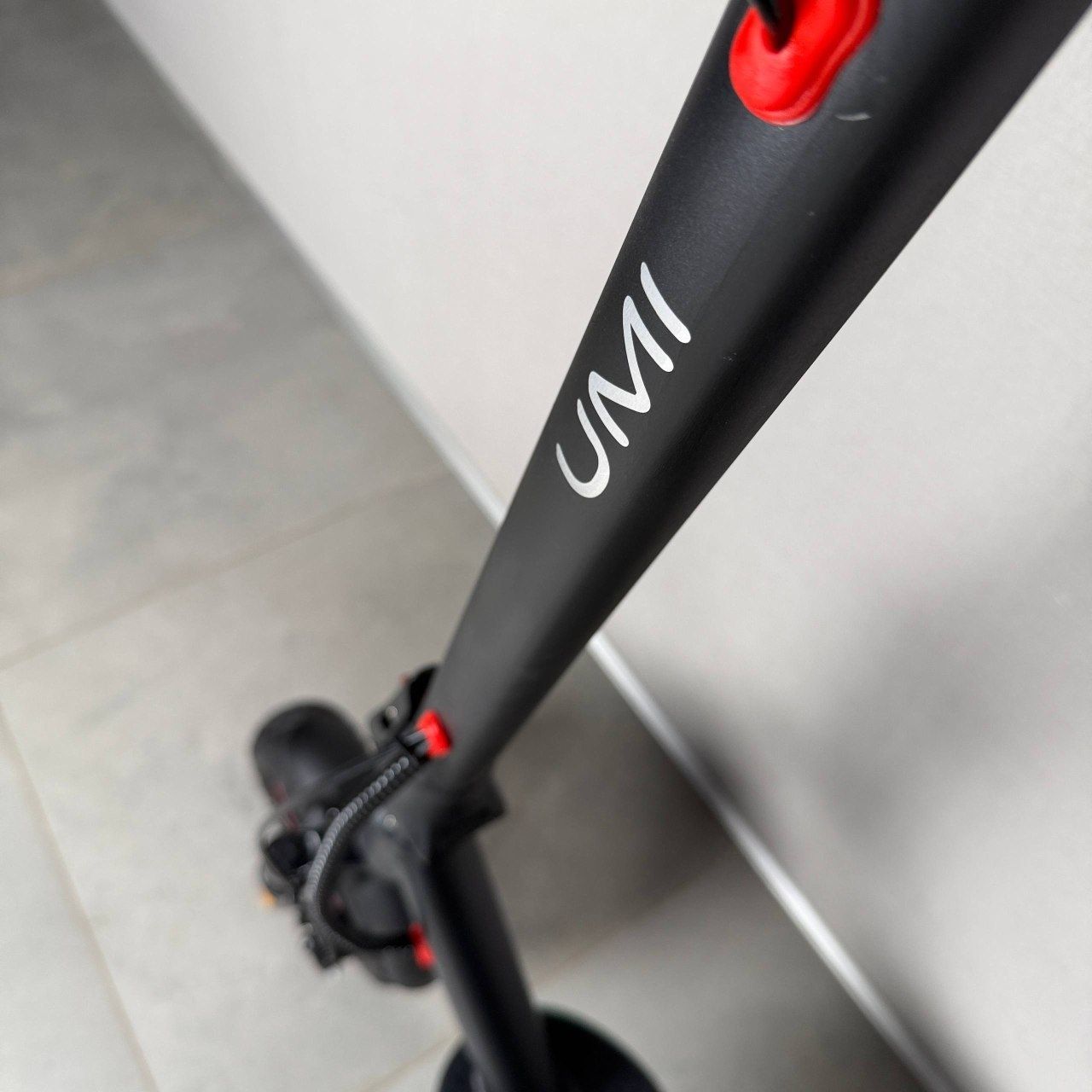 Електросамокат UMI Q10 Ultra 800W 48V 18Ah 10.5" зі складаною алюмінієвою рамою, інформативним LCD-дисплеєм, Bluetooth, передньою та задньою амортизацією, передніми і задніми поворотниками та дисковими гальмами 18108 фото