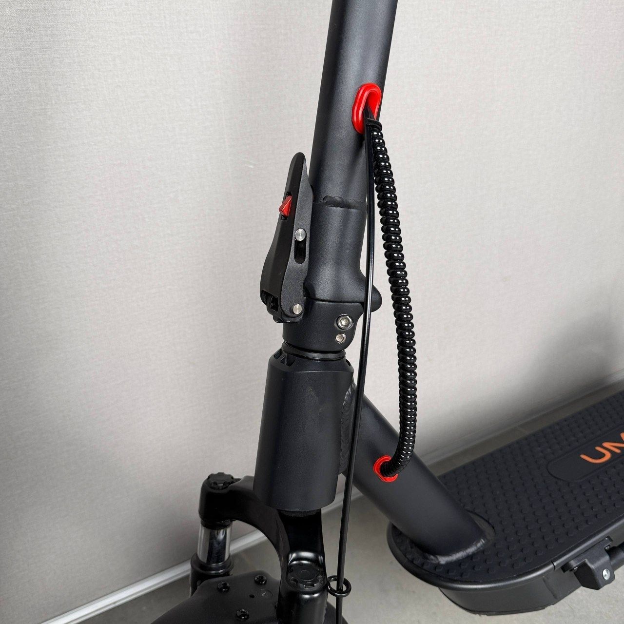 Електросамокат UMI Q10 Ultra 800W 48V 18Ah 10.5" зі складаною алюмінієвою рамою, інформативним LCD-дисплеєм, Bluetooth, передньою та задньою амортизацією, передніми і задніми поворотниками та дисковими гальмами 18108 фото