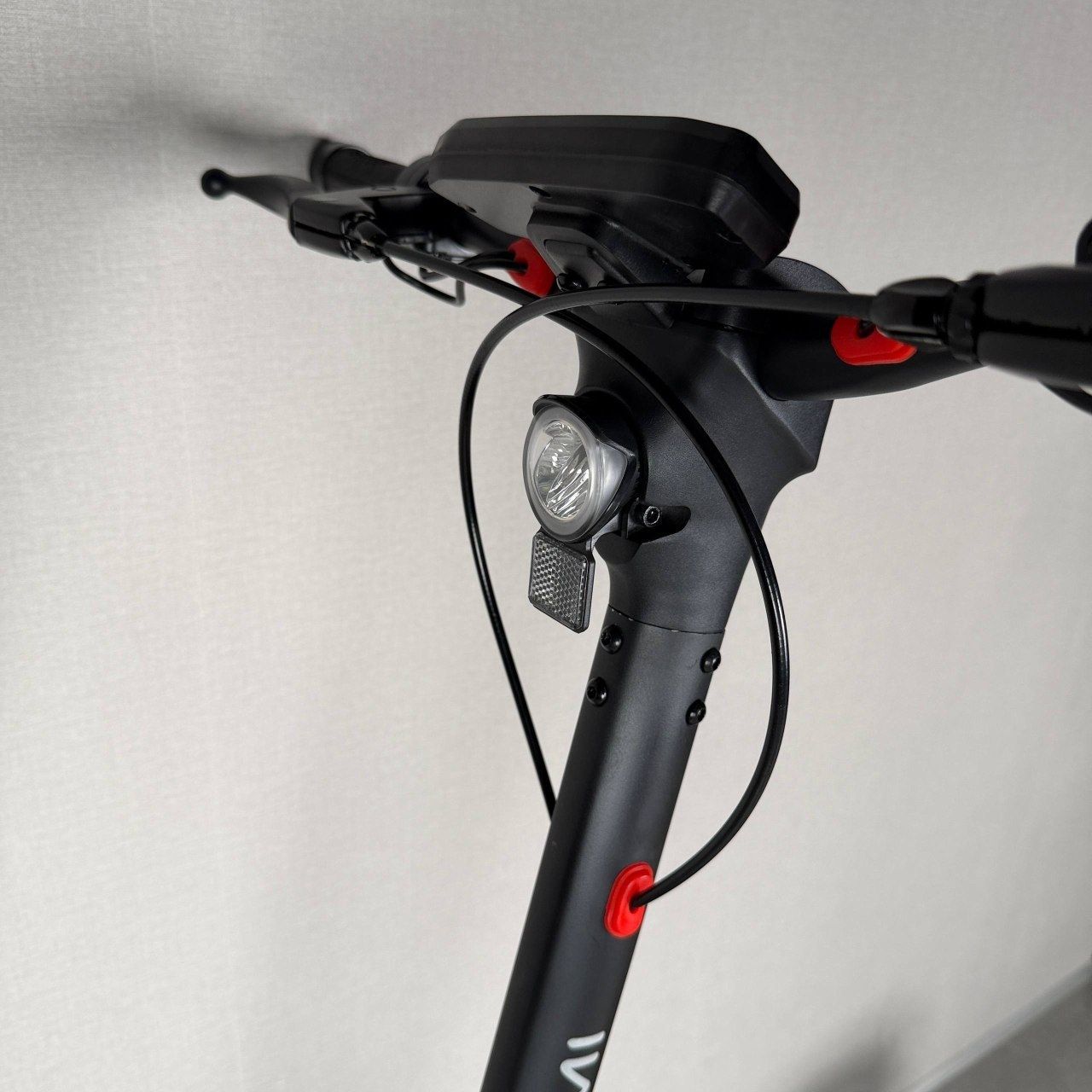 Електросамокат UMI Q10 Ultra 800W 48V 18Ah 10.5" зі складаною алюмінієвою рамою, інформативним LCD-дисплеєм, Bluetooth, передньою та задньою амортизацією, передніми і задніми поворотниками та дисковими гальмами 18108 фото