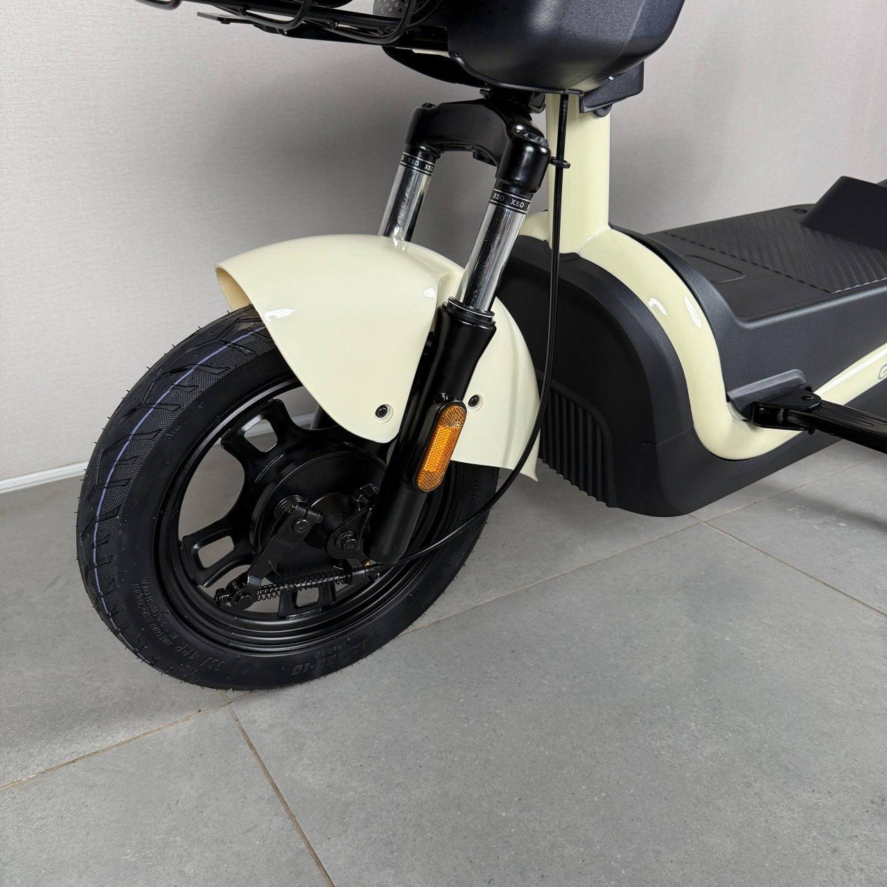 EVOBIKE Atlas 600W 48V 20Ah | потужний компактний електровелосипед з сидінням для другого пасажира, великим дисплеєм, педалями і акумулятором великої ємності, молочний колір 14270001 фото