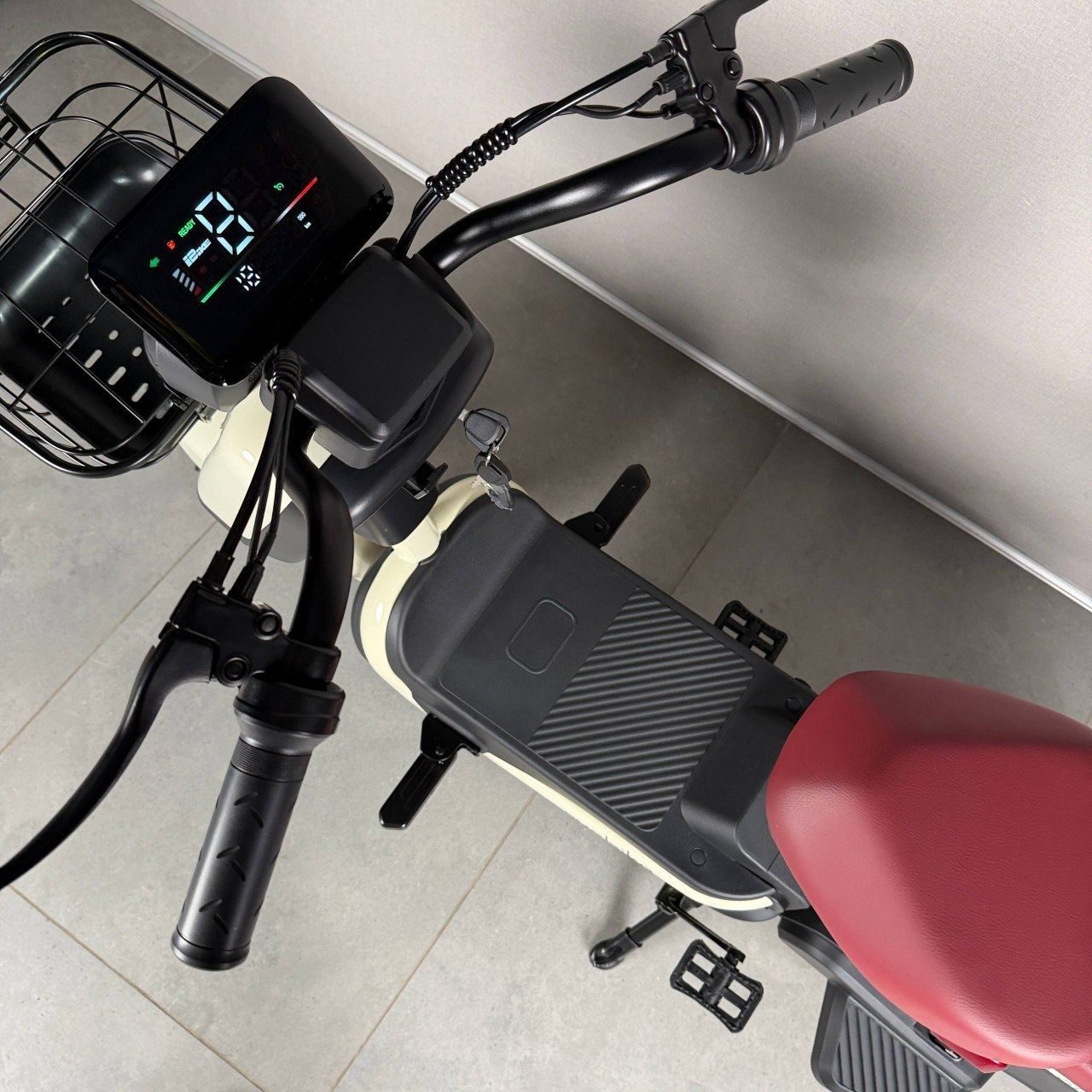 EVOBIKE Atlas 600W 48V 20Ah | потужний компактний електровелосипед з сидінням для другого пасажира, великим дисплеєм, педалями і акумулятором великої ємності, молочний колір 14270001 фото