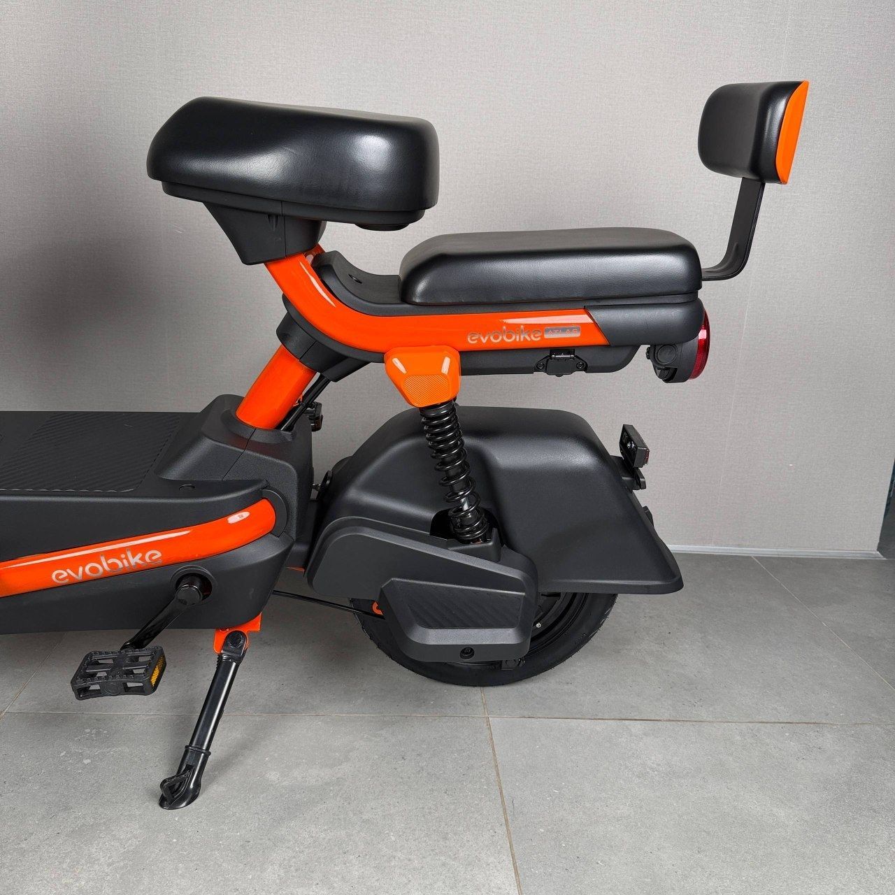 EVOBIKE Atlas 600W 48V 20Ah | потужний компактний електровелосипед з сидінням для другого пасажира, великим дисплеєм, педалями і акумулятором великої ємності, оранжевий колір 14270003 фото