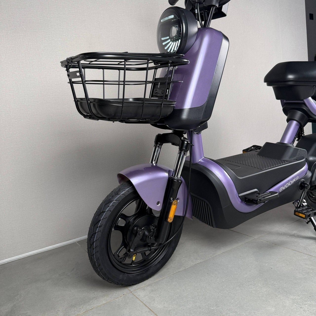 EVOBIKE Atlas 600W 48V 20Ah | мощный компактный электровелосипед с сиденьем для второго пассажира, большим дисплеем, педалями и аккумулятором большой емкости, фиолетовый (сиреневый) цвет 14270004 фото
