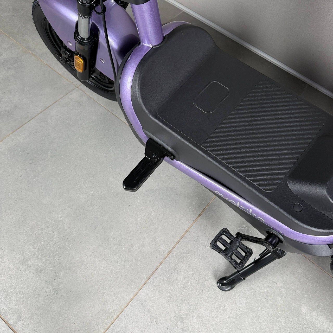 EVOBIKE Atlas 600W 48V 20Ah | мощный компактный электровелосипед с сиденьем для второго пассажира, большим дисплеем, педалями и аккумулятором большой емкости, фиолетовый (сиреневый) цвет 14270004 фото