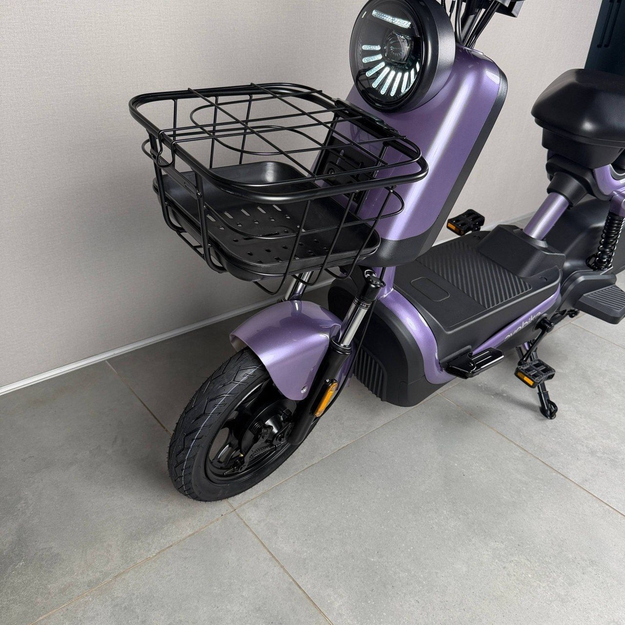 EVOBIKE Atlas 600W 48V 20Ah | мощный компактный электровелосипед с сиденьем для второго пассажира, большим дисплеем, педалями и аккумулятором большой емкости, фиолетовый (сиреневый) цвет 14270004 фото