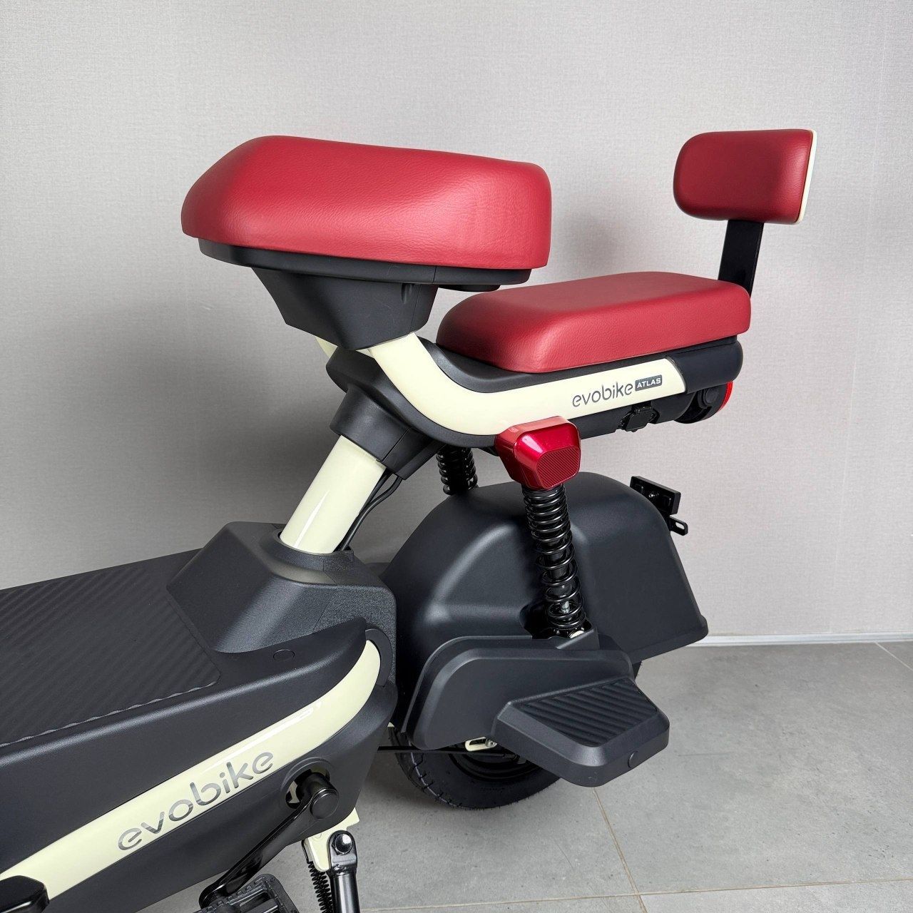 EVOBIKE Atlas PRO 800W 60V 20Ah | потужний компактний 14 дюймів електровелосипед з сидінням для другого пасажира, великим дисплеєм, педалями і акумулятором максимальної ємності, молочний колір 14270007 фото