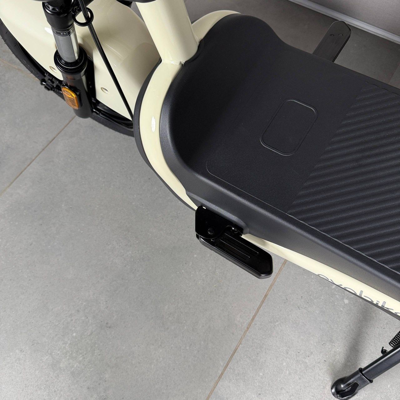 EVOBIKE Atlas PRO 800W 60V 20Ah | потужний компактний 14 дюймів електровелосипед з сидінням для другого пасажира, великим дисплеєм, педалями і акумулятором максимальної ємності, молочний колір 14270007 фото
