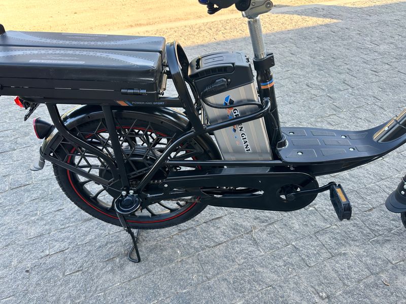 Електровелосипед GREEN GIANT U18 Eco 13Ah 600W 20" чорний, з розкладним сидінням - багажником 002899 фото