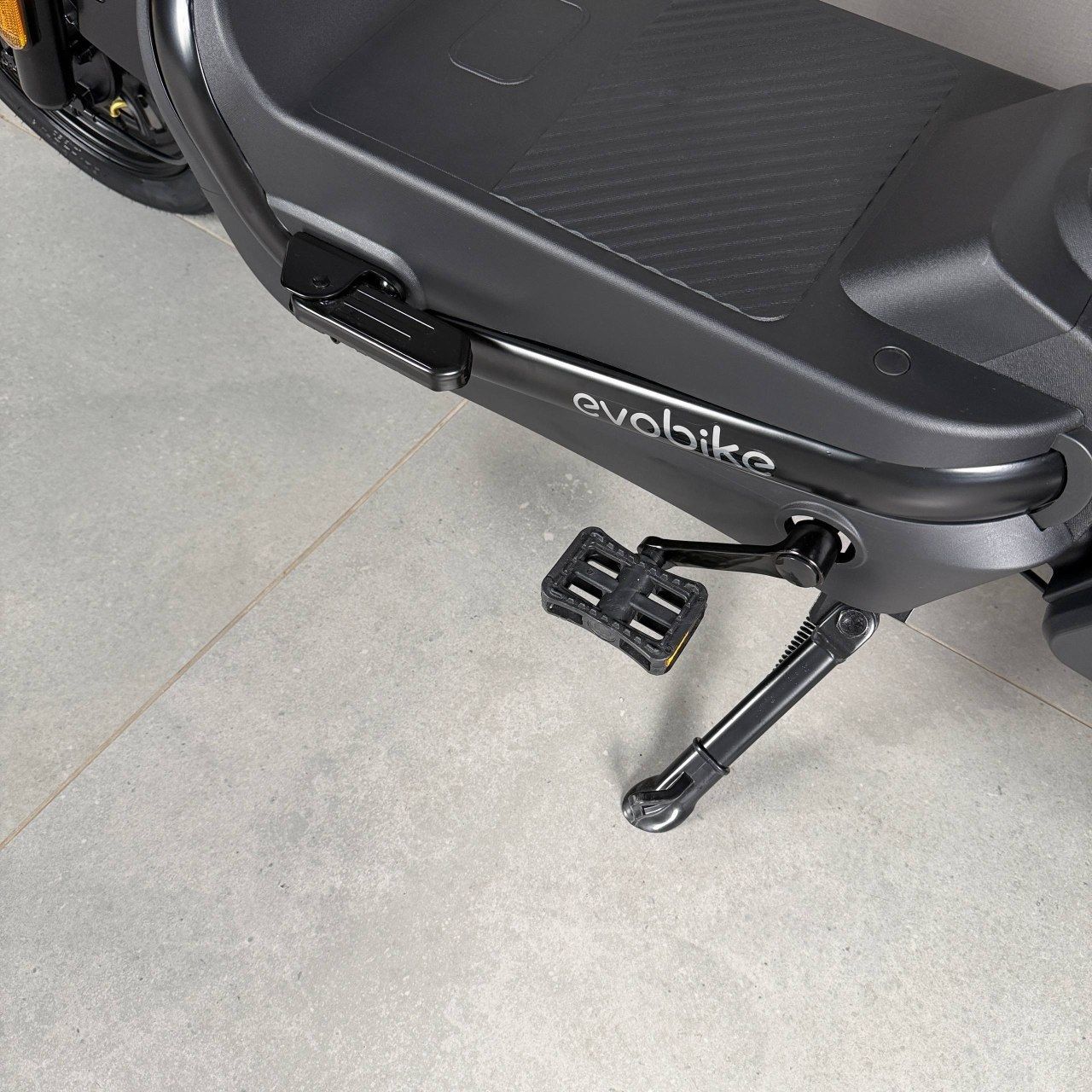 EVOBIKE Atlas PRO 800W 60V 20Ah | мощный компактный 14 дюймов электровелосипед с сиденьем для второго пассажира, большим дисплеем, педалями и аккумулятором максимальной емкости, черный цвет 14270008 фото
