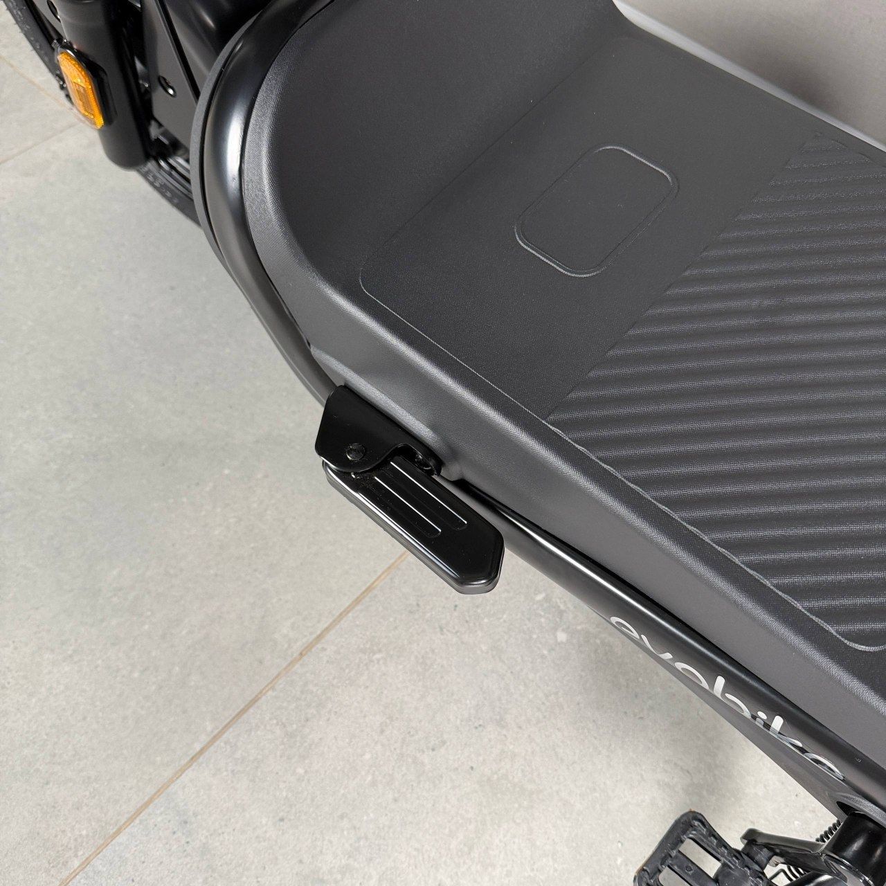 EVOBIKE Atlas PRO 800W 60V 20Ah | мощный компактный 14 дюймов электровелосипед с сиденьем для второго пассажира, большим дисплеем, педалями и аккумулятором максимальной емкости, черный цвет 14270008 фото