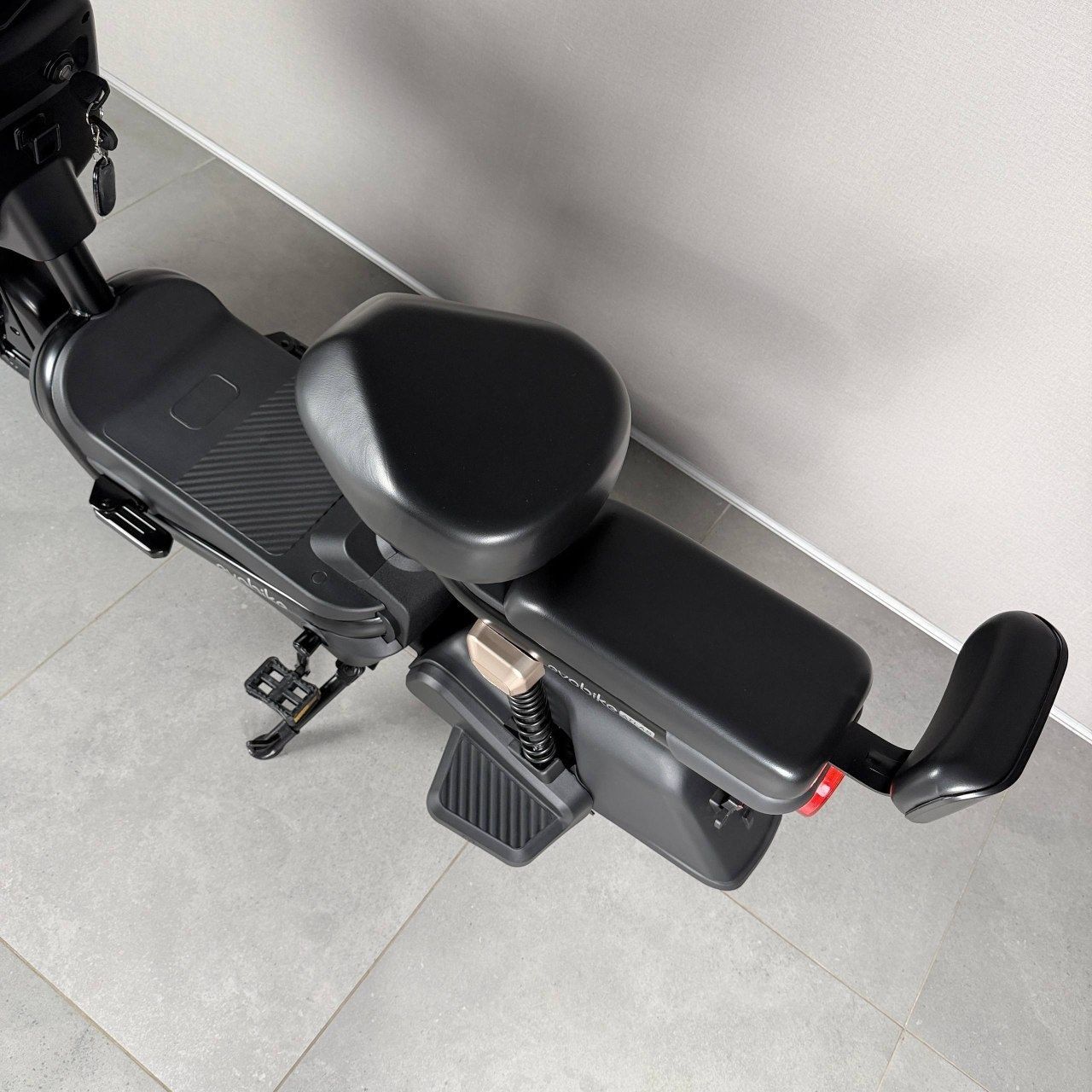 EVOBIKE Atlas PRO 800W 60V 20Ah | мощный компактный 14 дюймов электровелосипед с сиденьем для второго пассажира, большим дисплеем, педалями и аккумулятором максимальной емкости, черный цвет 14270008 фото