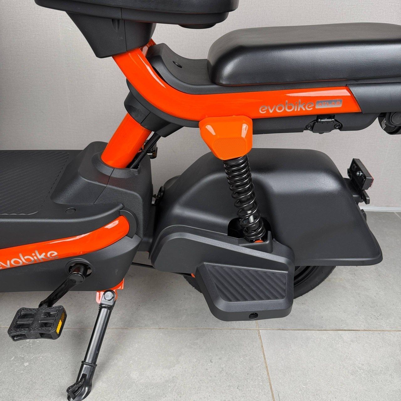 EVOBIKE Atlas PRO 800W 60V 20Ah | мощный компактный 14 дюймов электровелосипед с сиденьем для второго пассажира, большим дисплеем, педалями и аккумулятором максимальной емкости, оранжевый цвет 14270009 фото