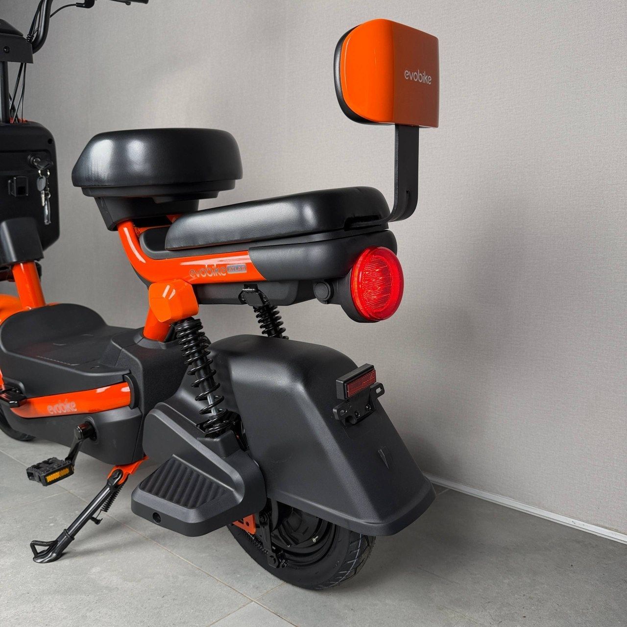 EVOBIKE Atlas PRO 800W 60V 20Ah | мощный компактный 14 дюймов электровелосипед с сиденьем для второго пассажира, большим дисплеем, педалями и аккумулятором максимальной емкости, оранжевый цвет 14270009 фото