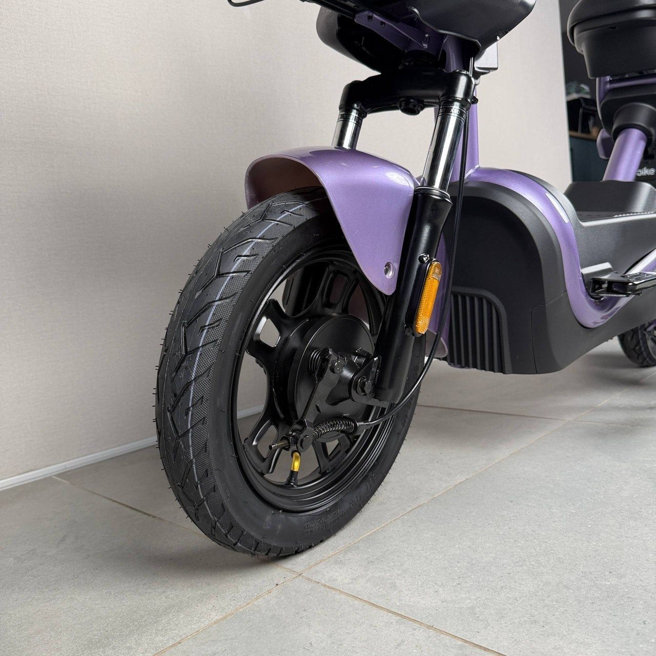 EVOBIKE Atlas PRO 800W 60V 20Ah | потужний компактний 14 дюймів електровелосипед з сидінням для другого пасажира, великим дисплеєм, педалями і акумулятором максимальної ємності, фіолетовий (бузковий) колір 14270010 фото