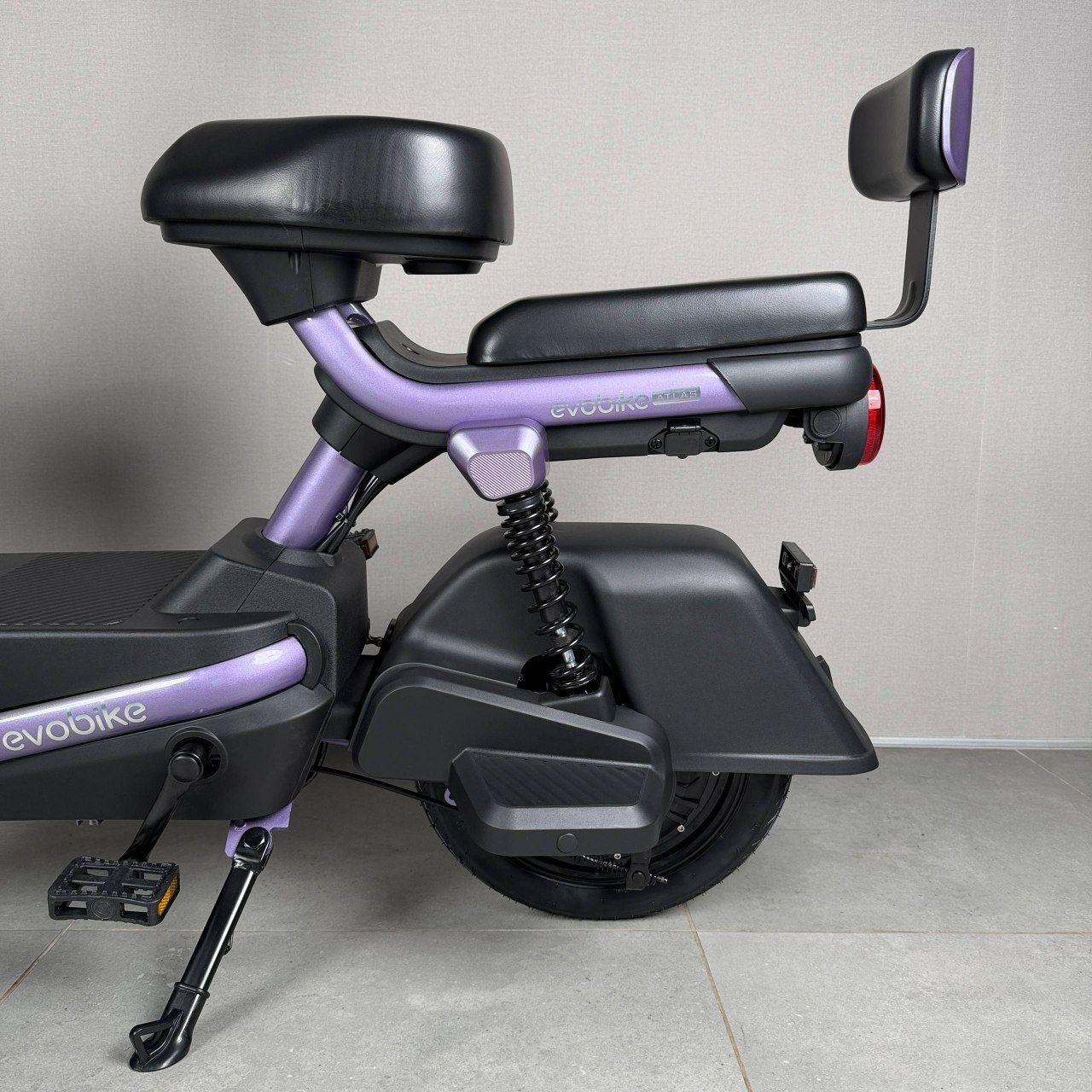 EVOBIKE Atlas PRO 800W 60V 20Ah | потужний компактний 14 дюймів електровелосипед з сидінням для другого пасажира, великим дисплеєм, педалями і акумулятором максимальної ємності, фіолетовий (бузковий) колір 14270010 фото