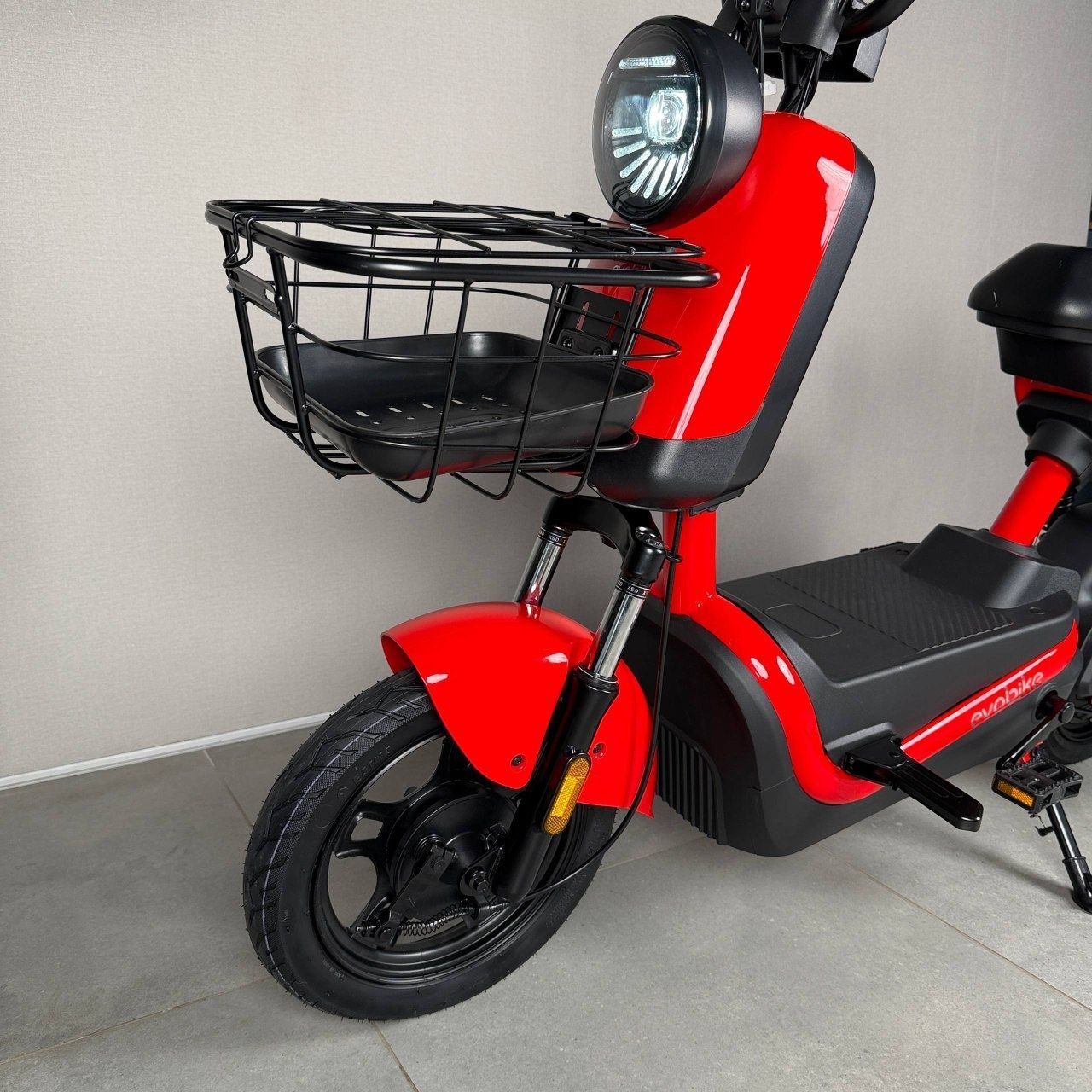 EVOBIKE Atlas PRO 800W 60V 20Ah | мощный компактный 14 дюймов электровелосипед с сиденьем для второго пассажира, большим дисплеем, педалями и аккумулятором максимальной емкости, красный цвет 14270011 фото