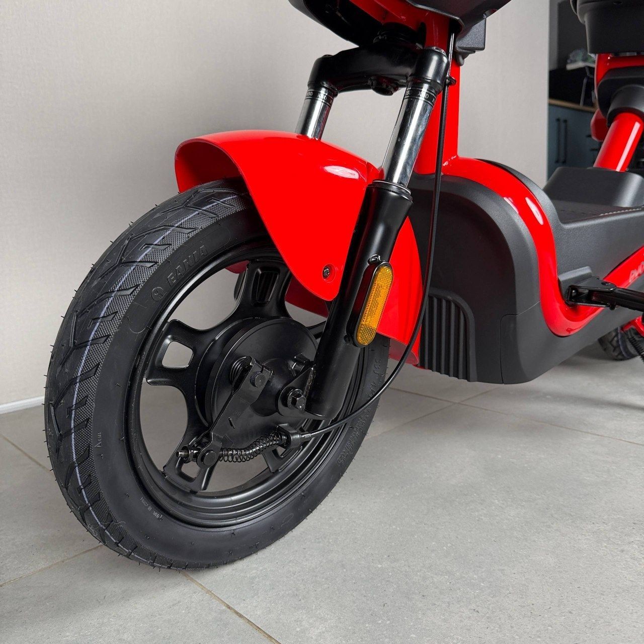 EVOBIKE Atlas PRO 800W 60V 20Ah | мощный компактный 14 дюймов электровелосипед с сиденьем для второго пассажира, большим дисплеем, педалями и аккумулятором максимальной емкости, красный цвет 14270011 фото
