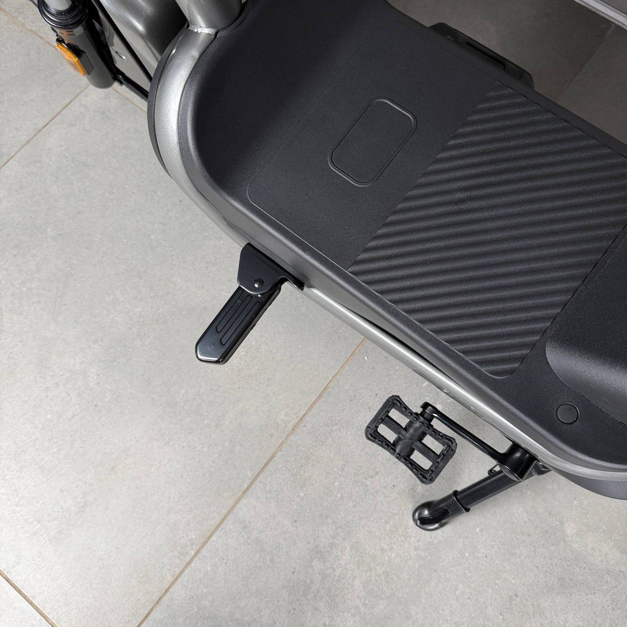 EVOBIKE Atlas PRO 800W 60V 20Ah | мощный компактный 14 дюймов электровелосипед с сиденьем для второго пассажира, большим дисплеем, педалями и аккумулятором максимальной емкости, серый графитовый цвет 14270012 фото