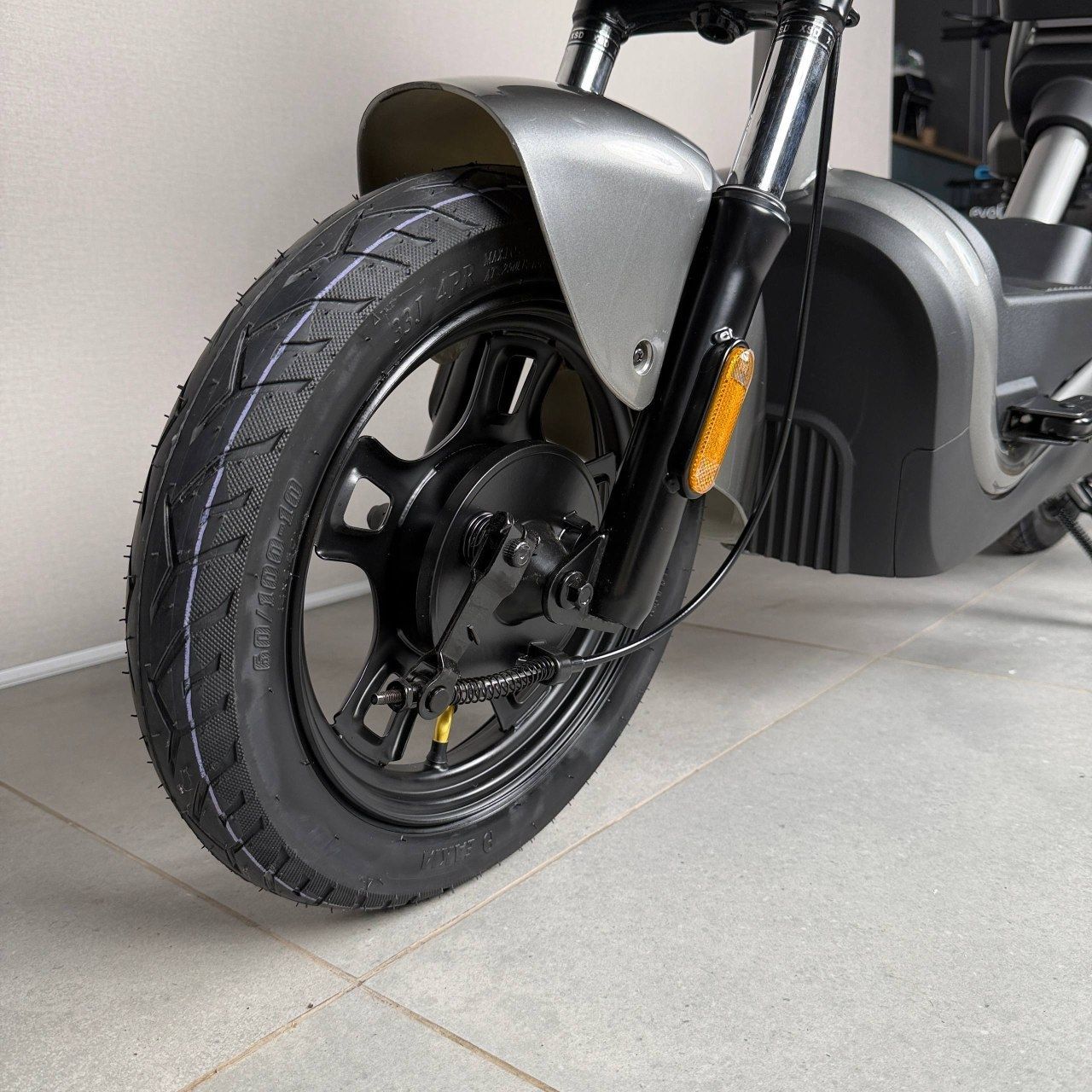 EVOBIKE Atlas PRO 800W 60V 20Ah | мощный компактный 14 дюймов электровелосипед с сиденьем для второго пассажира, большим дисплеем, педалями и аккумулятором максимальной емкости, серый графитовый цвет 14270012 фото