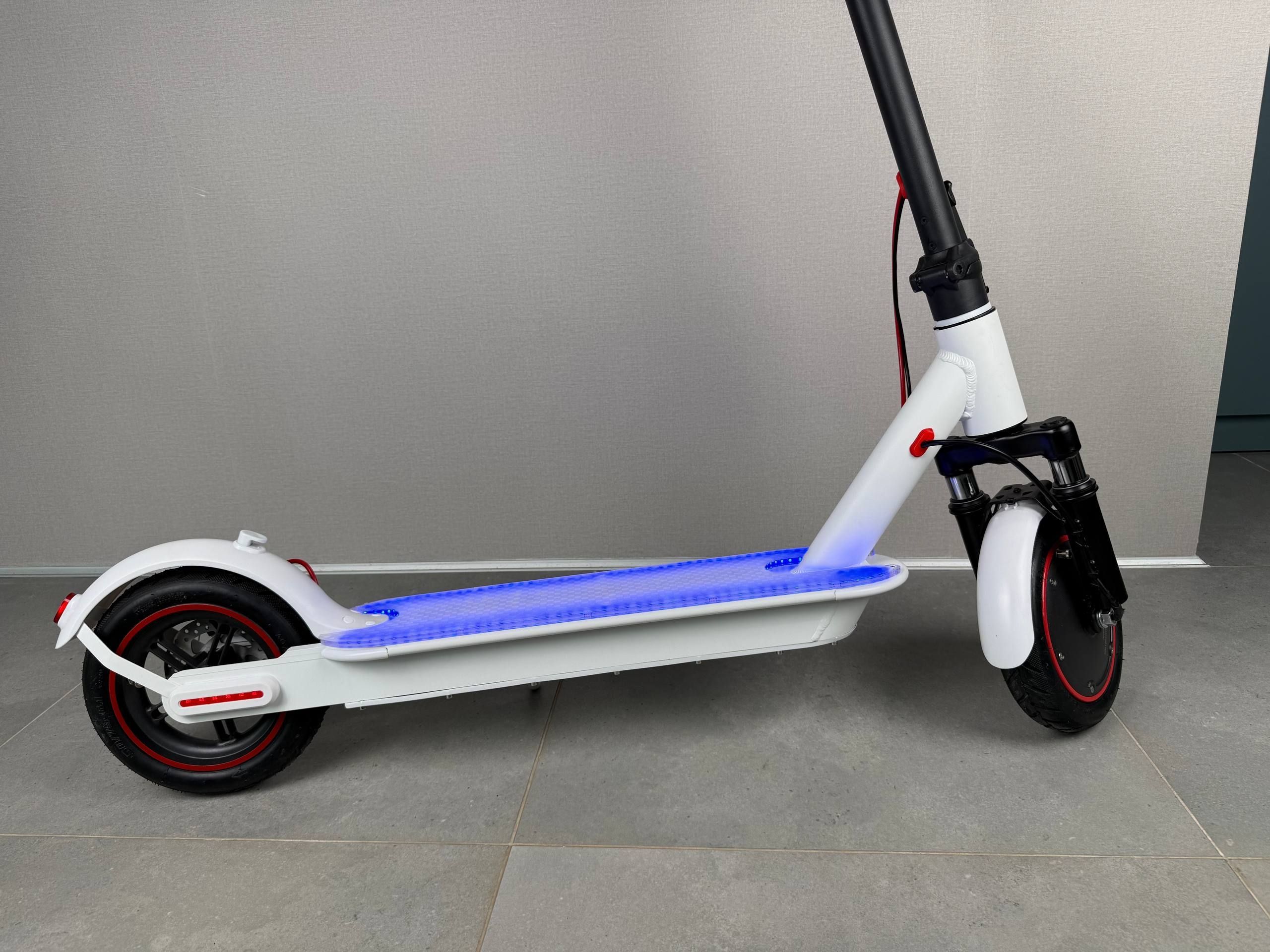 Электросамокат KUGOO PRO 5 LED Max 2026 белый | 600W 36V 13Ah | с передним амортизатором и надувными колесами (2026) 095832 фото