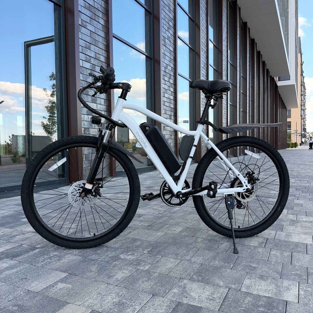 Електровелосипед EVOBIKE Vivo N2 PRO білий  800W 36V 18Ah, колеса 26&times;2.5&Prime;, Shimano 7 швидкостей, PAS, знімний акумулятор 2619 фото