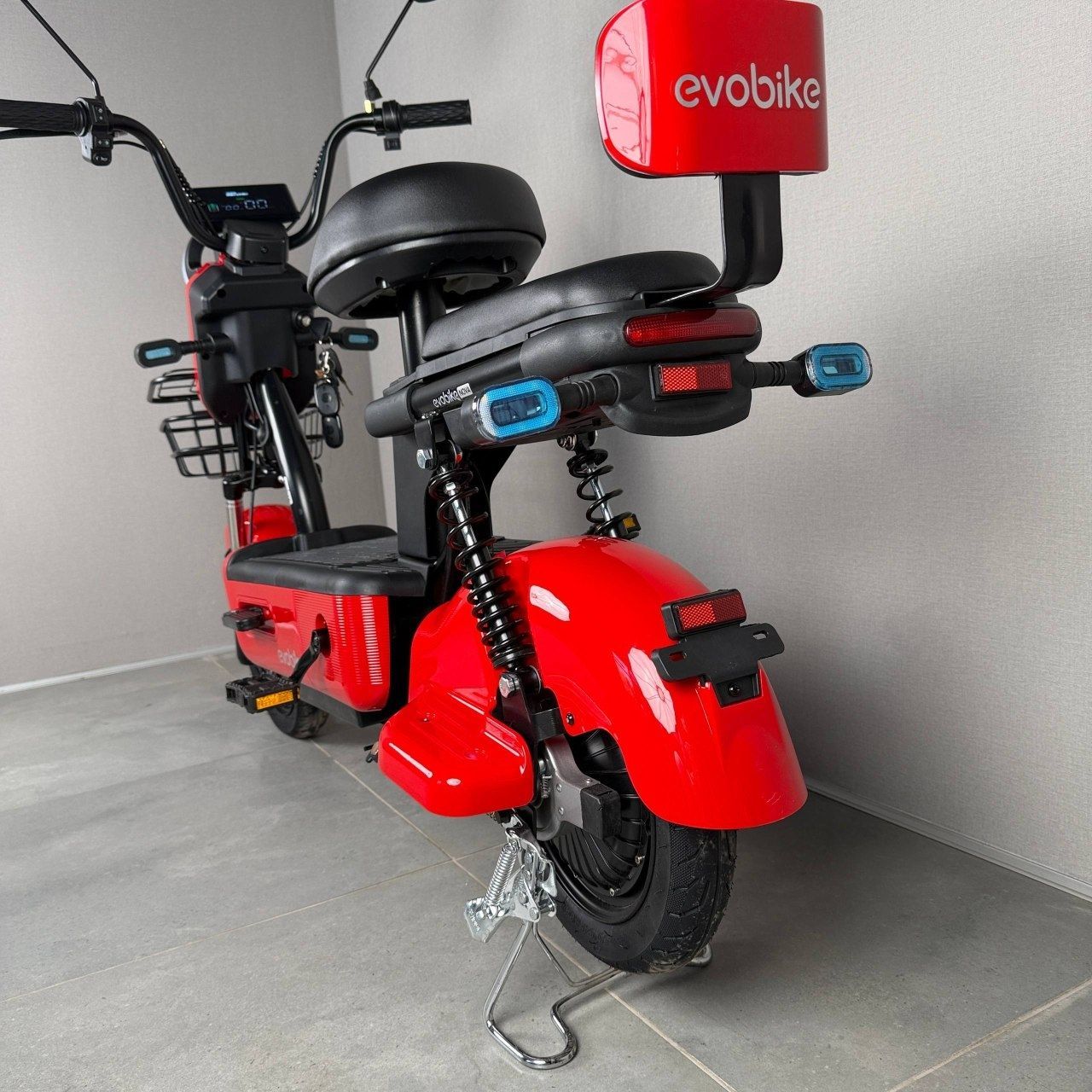 EVOBIKE Nova S 500W 48V 12Ah удобный электровелосипед с 2 сиденьями, корзиной и поворотниками, простой и надежный для города и села, красного цвета 19261409 фото
