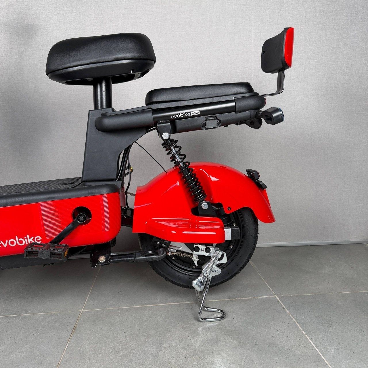EVOBIKE Nova S 500W 48V 12Ah удобный электровелосипед с 2 сиденьями, корзиной и поворотниками, простой и надежный для города и села, красного цвета 19261409 фото