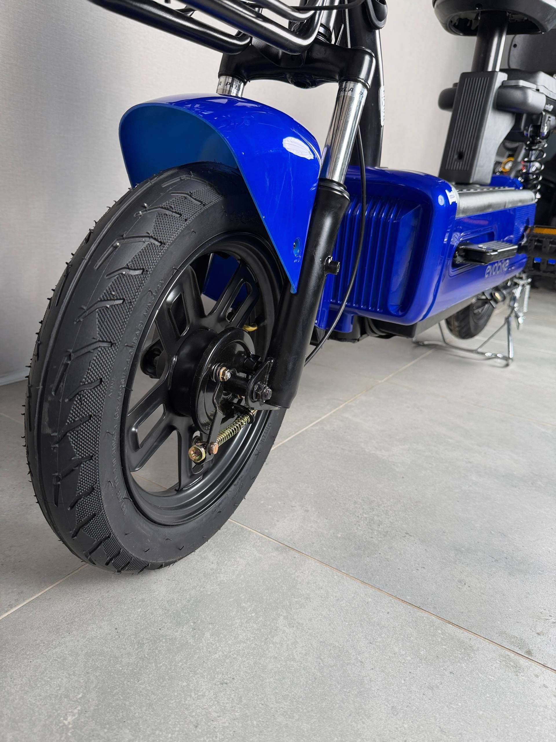 EVOBIKE Nova S 500W 48V 12Ah удобный электровелосипед с 2 сиденьями, корзиной и поворотниками, простой и надежный для города и села, синего цвета 19261706 фото