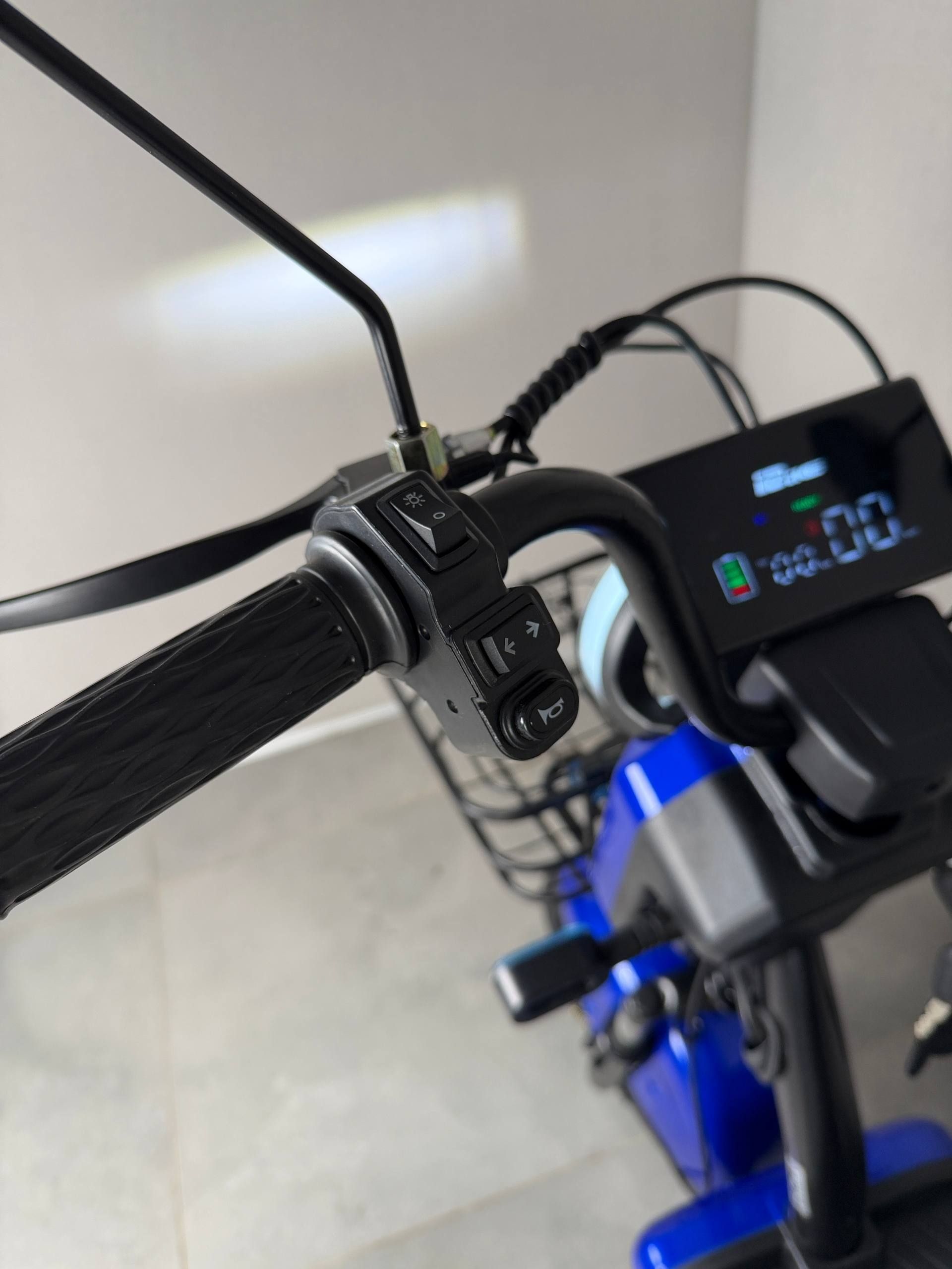 EVOBIKE Nova S 500W 48V 12Ah удобный электровелосипед с 2 сиденьями, корзиной и поворотниками, простой и надежный для города и села, синего цвета 19261706 фото