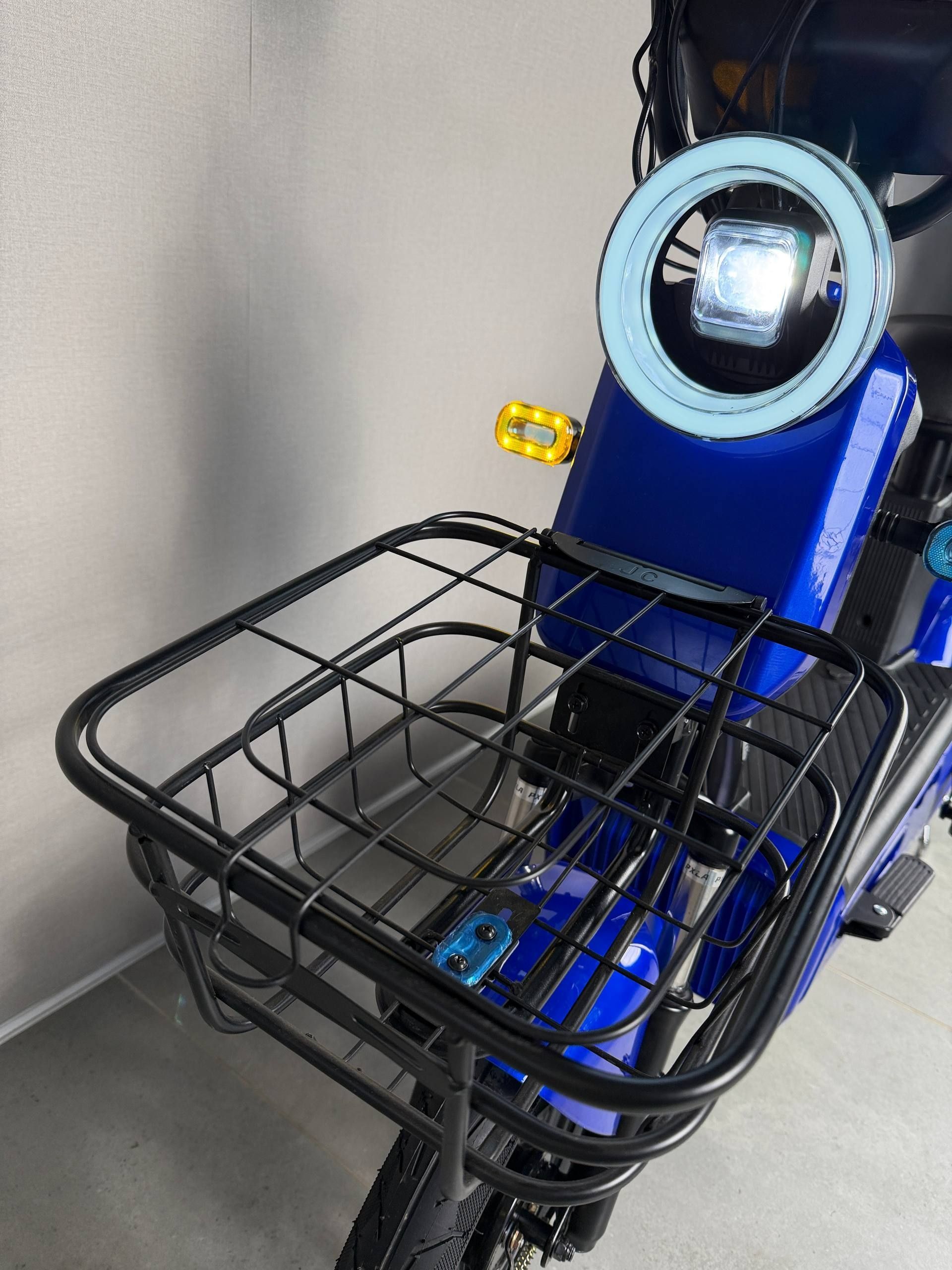 EVOBIKE Nova S 500W 48V 12Ah удобный электровелосипед с 2 сиденьями, корзиной и поворотниками, простой и надежный для города и села, синего цвета 19261706 фото